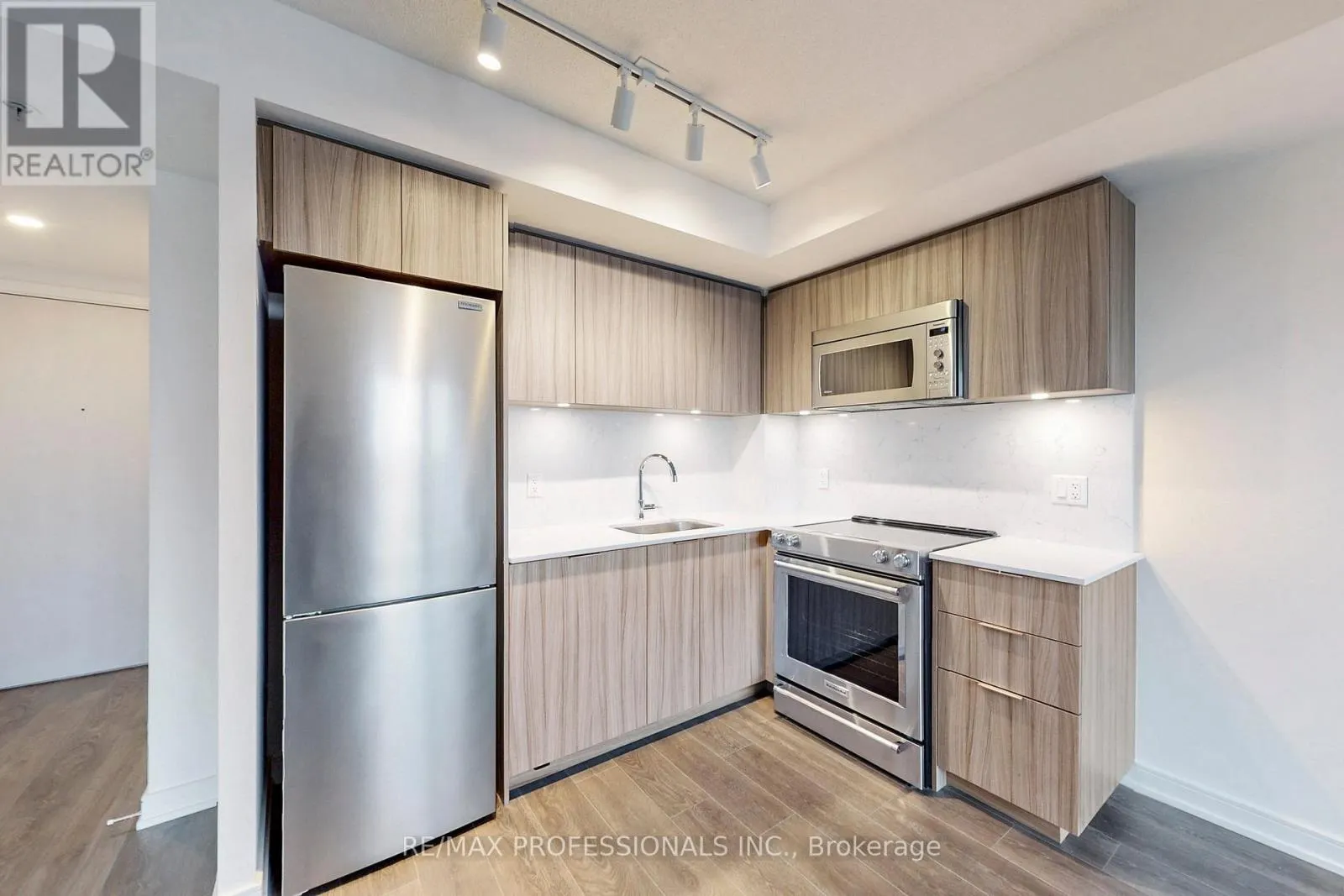 803 - 30 SAMUEL WOOD WAY