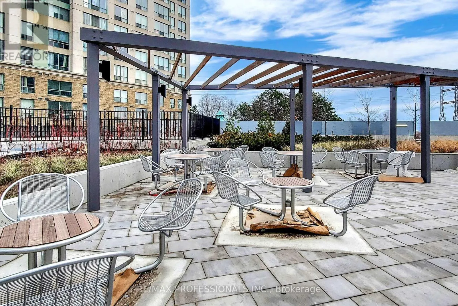 803 - 30 SAMUEL WOOD WAY