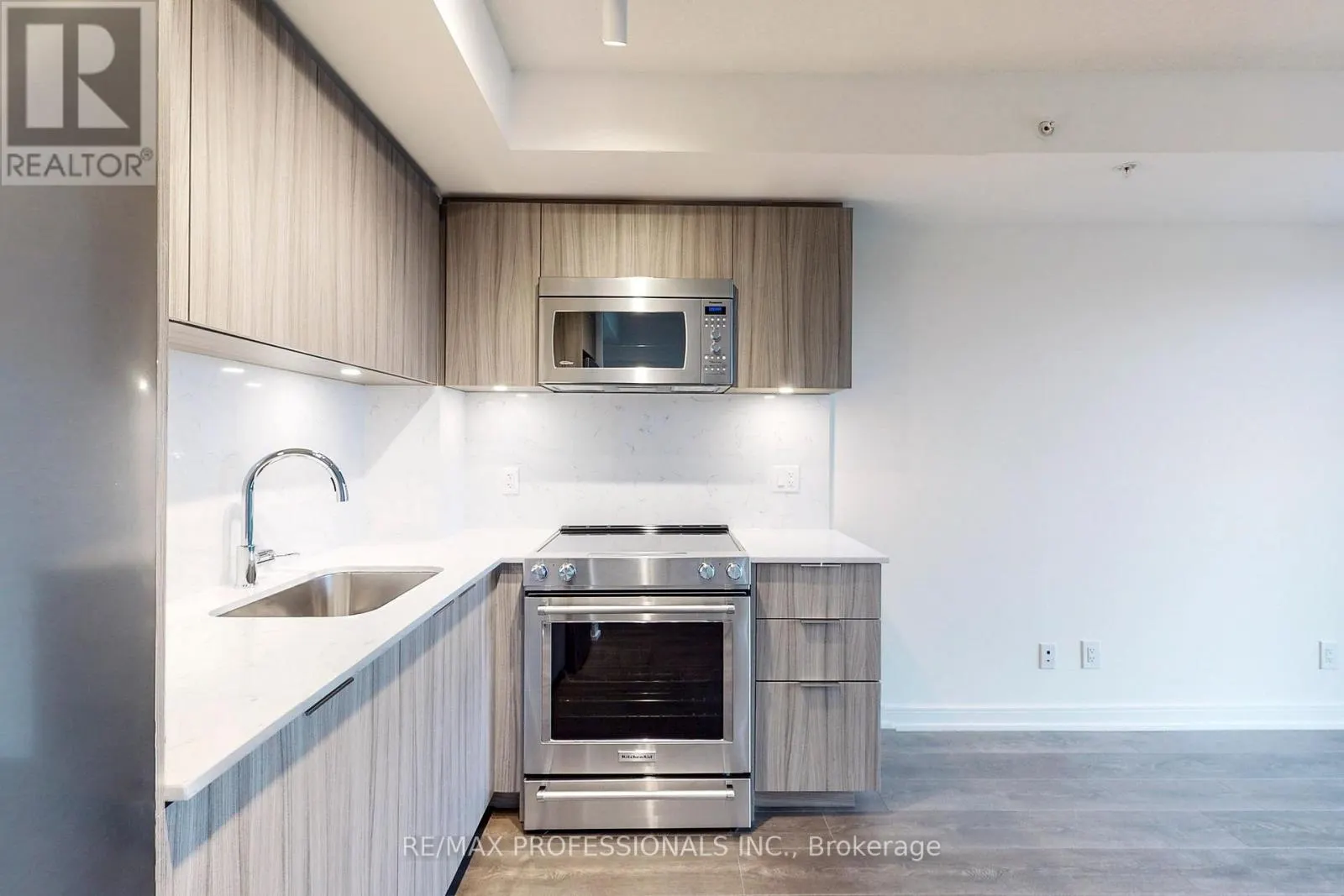 803 - 30 SAMUEL WOOD WAY