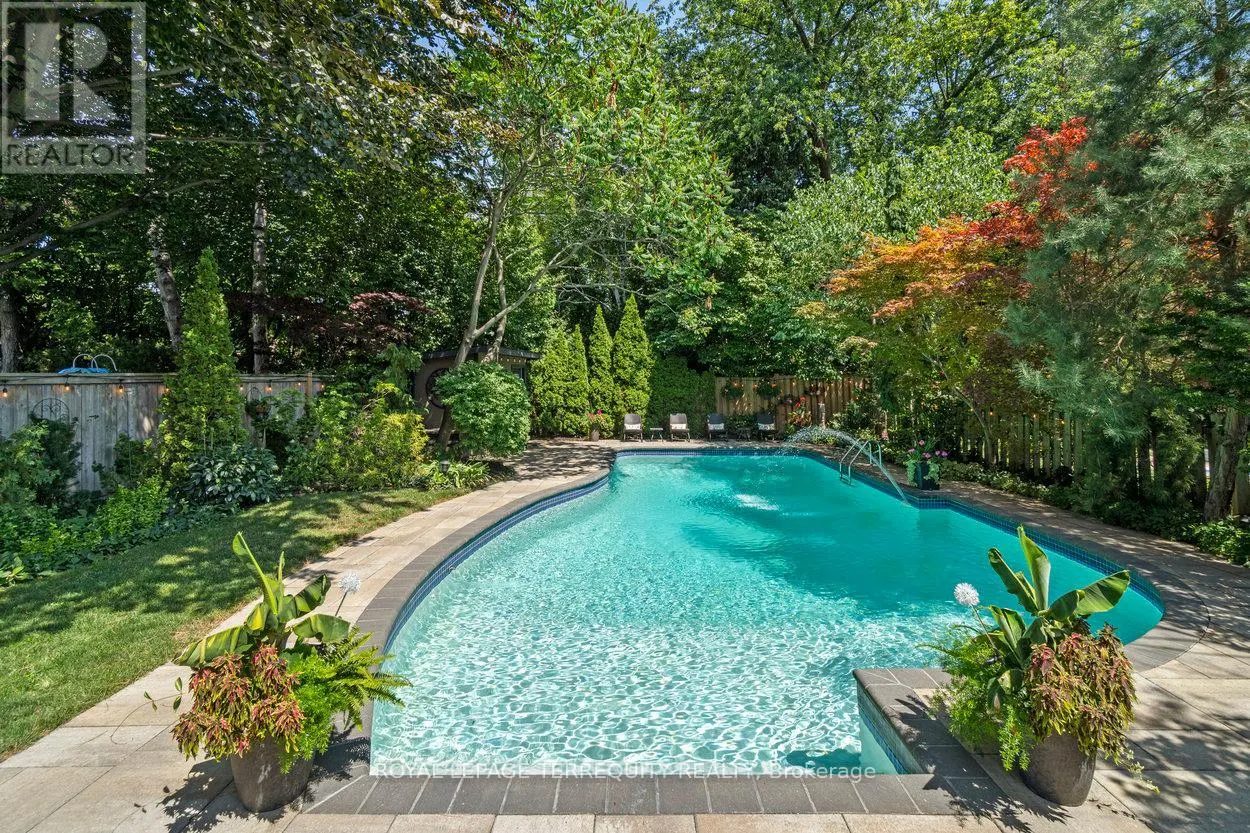 33 ASHFORD DRIVE