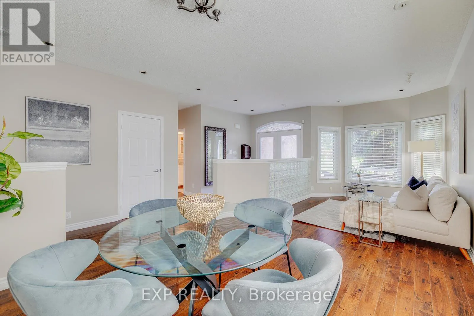 633 AVONWICK AVENUE