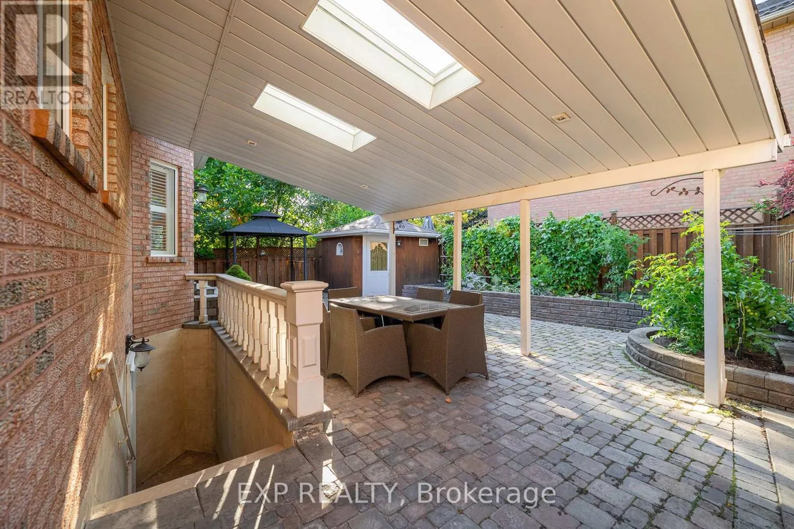633 AVONWICK AVENUE