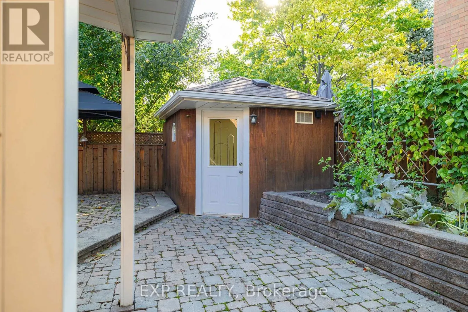 633 AVONWICK AVENUE