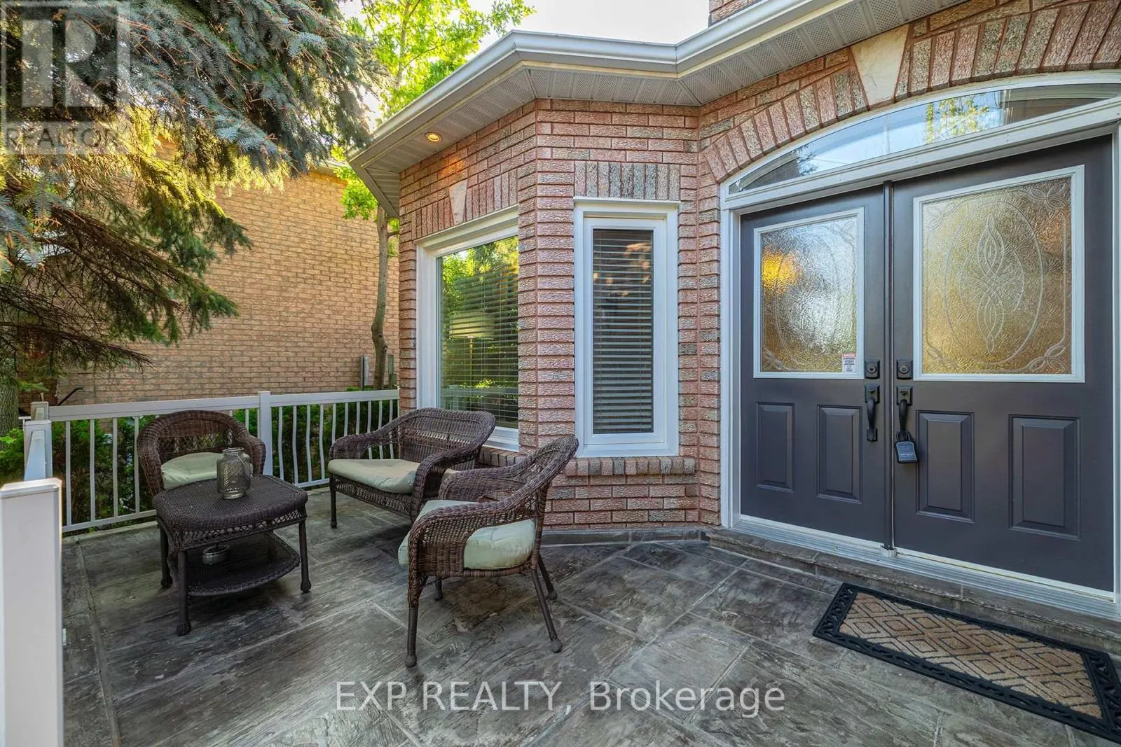 633 AVONWICK AVENUE