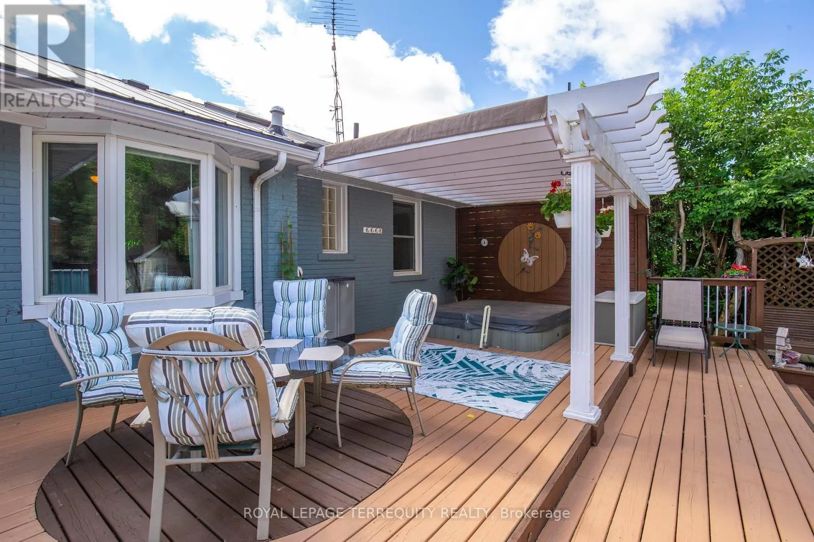 353 KINGSLEIGH COURT