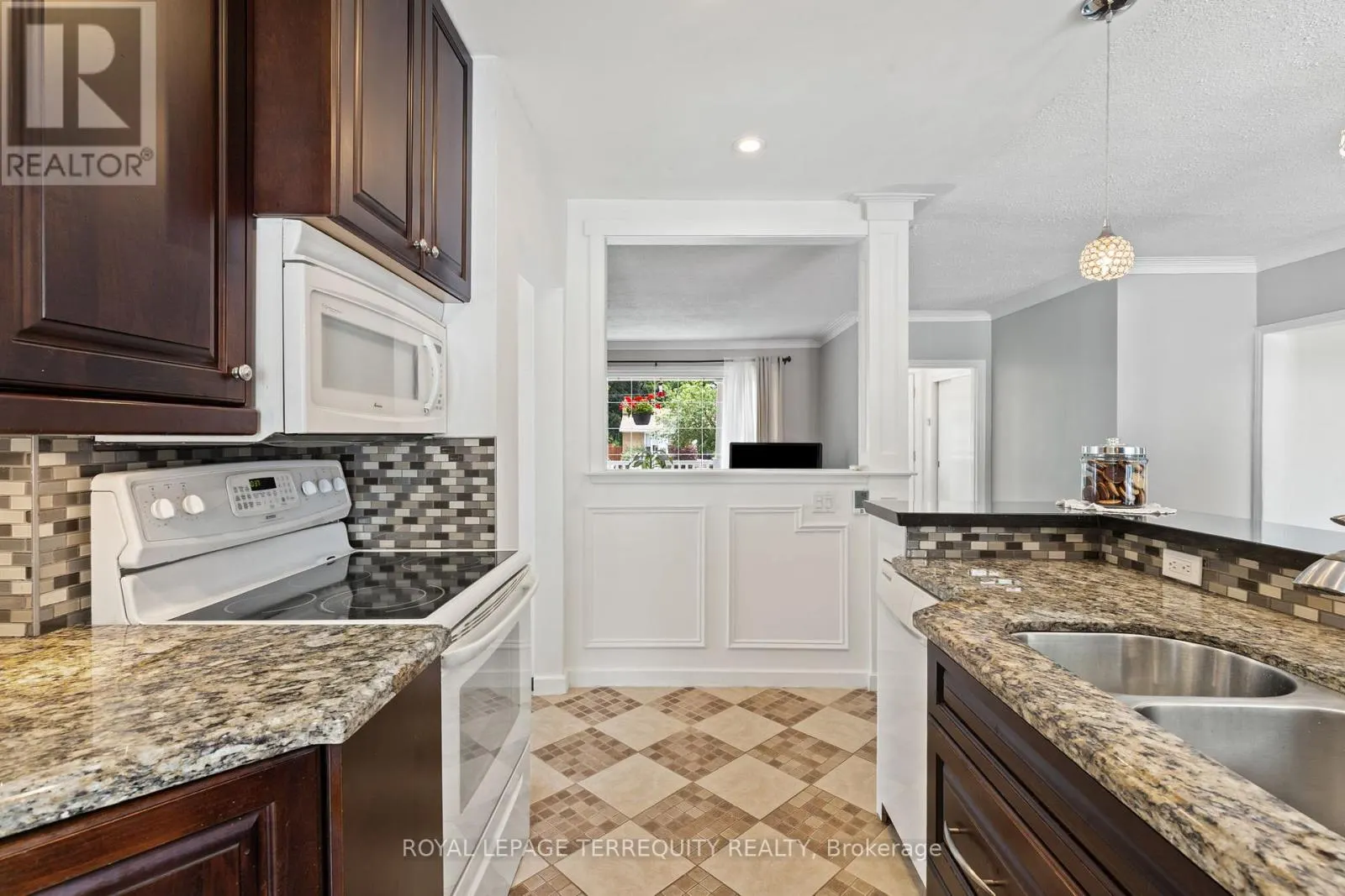 353 KINGSLEIGH COURT