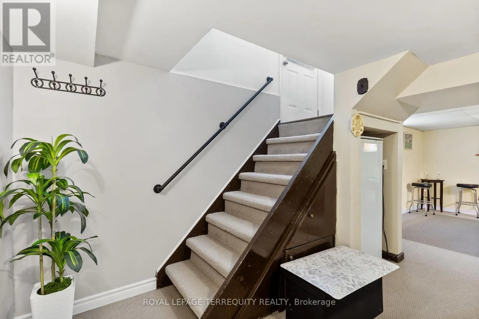 353 KINGSLEIGH COURT