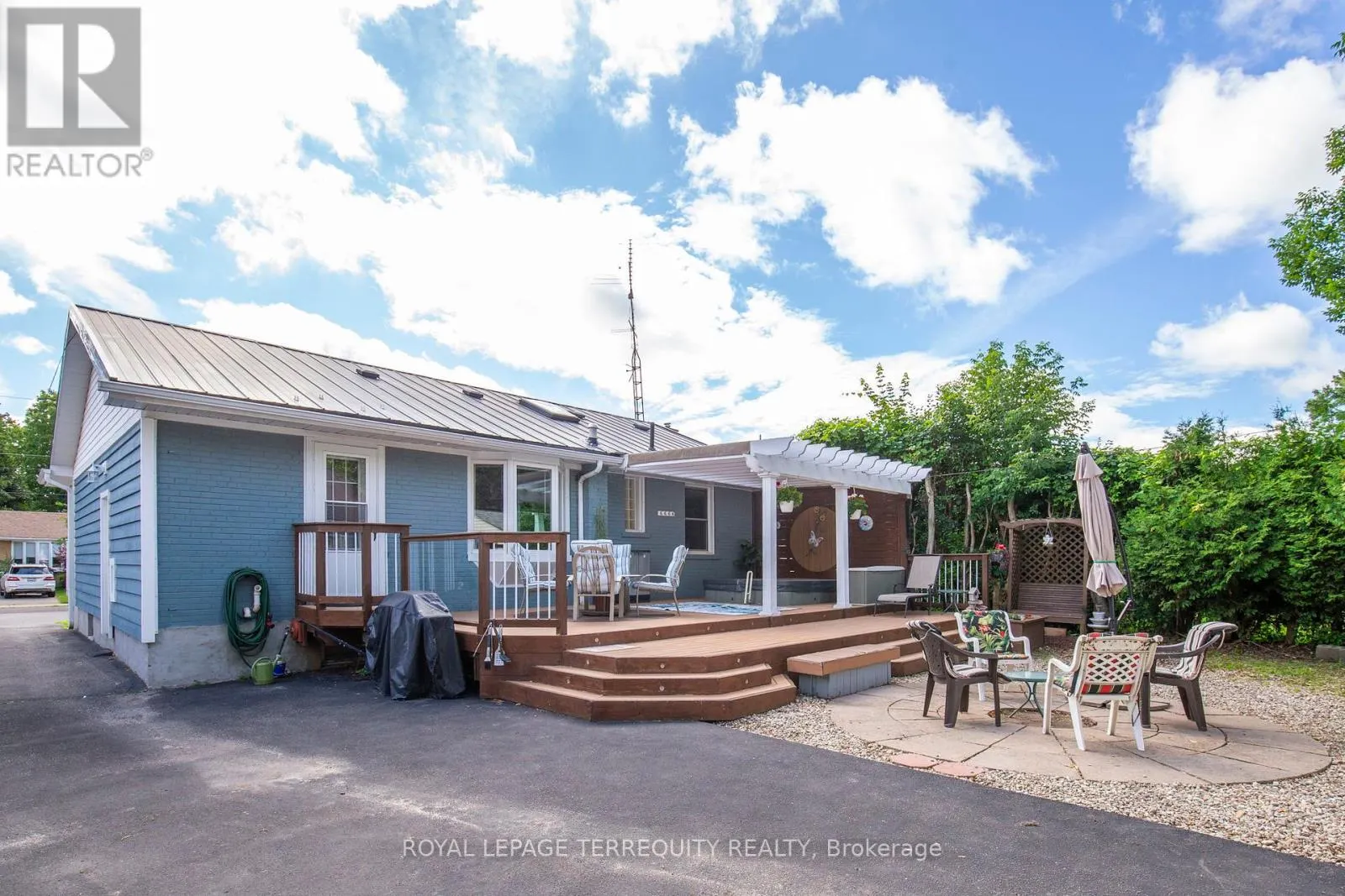 353 KINGSLEIGH COURT