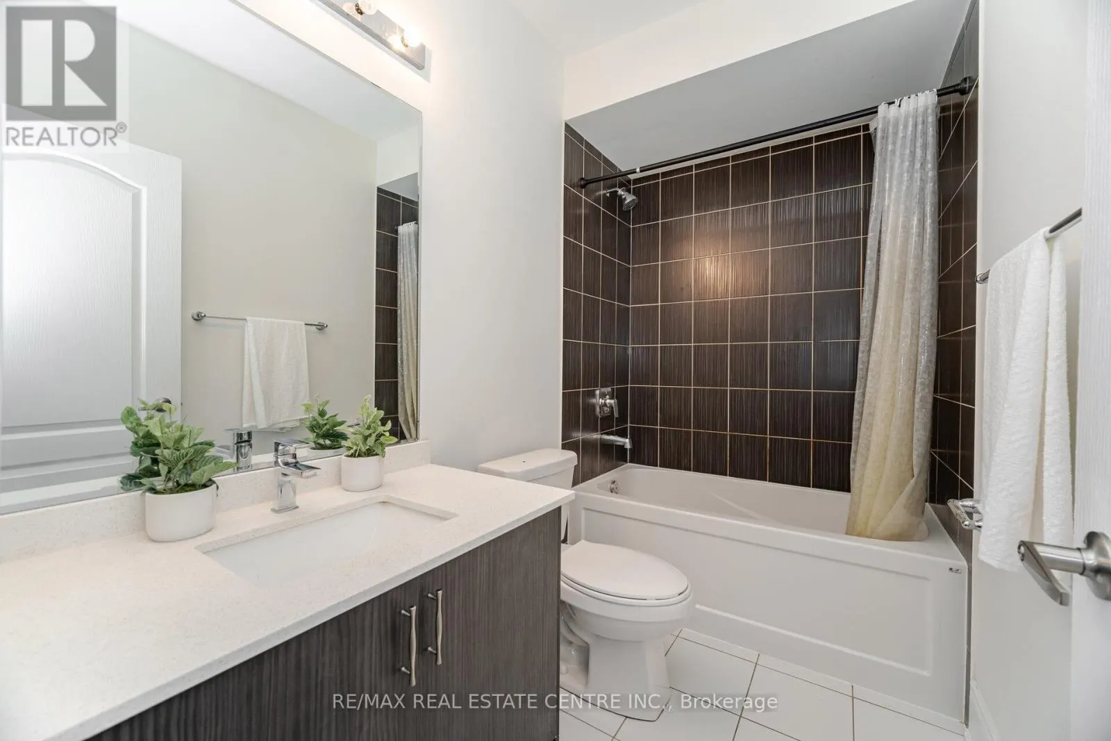 20 FOXSPARROW ROAD