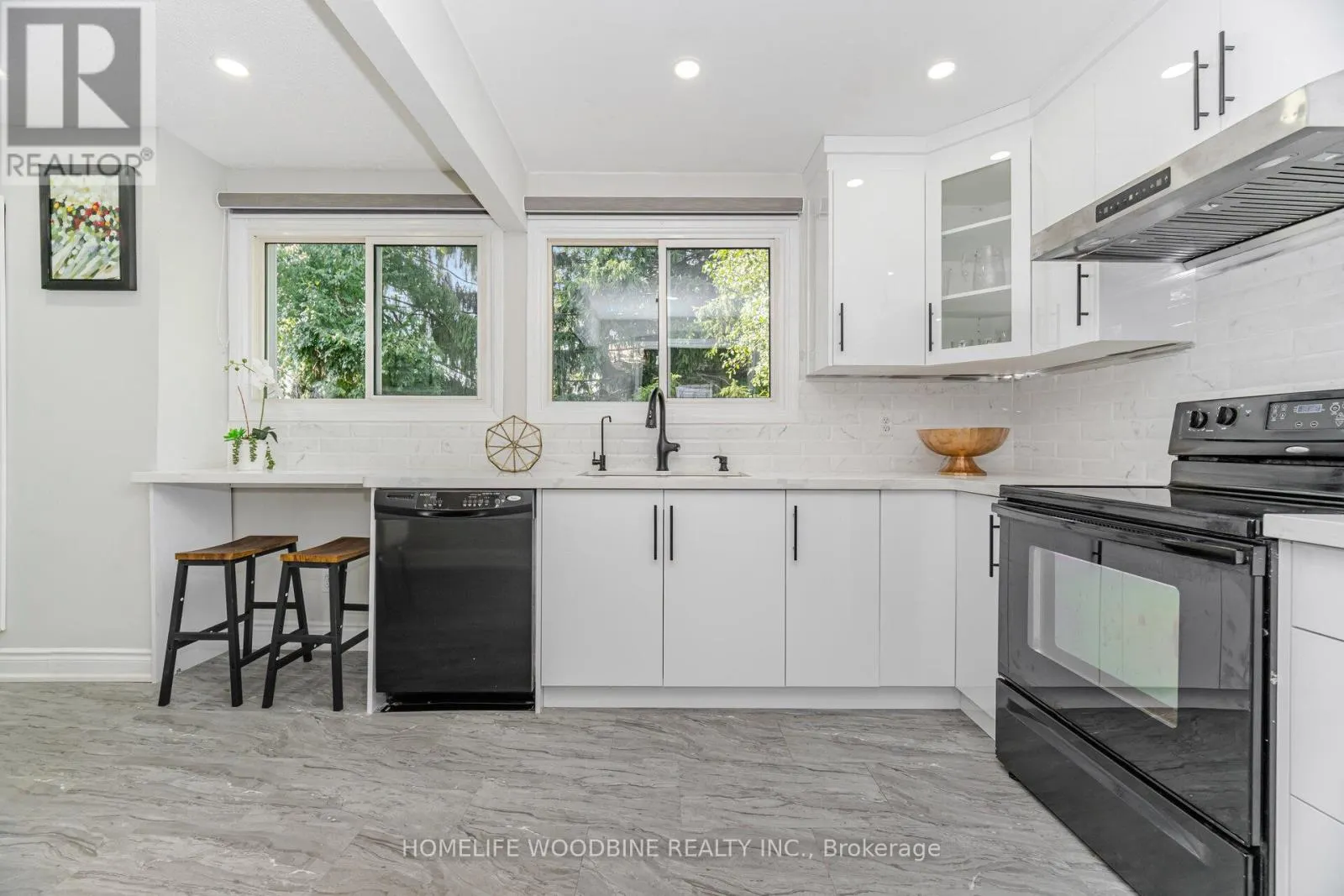 22 HIGHVIEW TRAIL