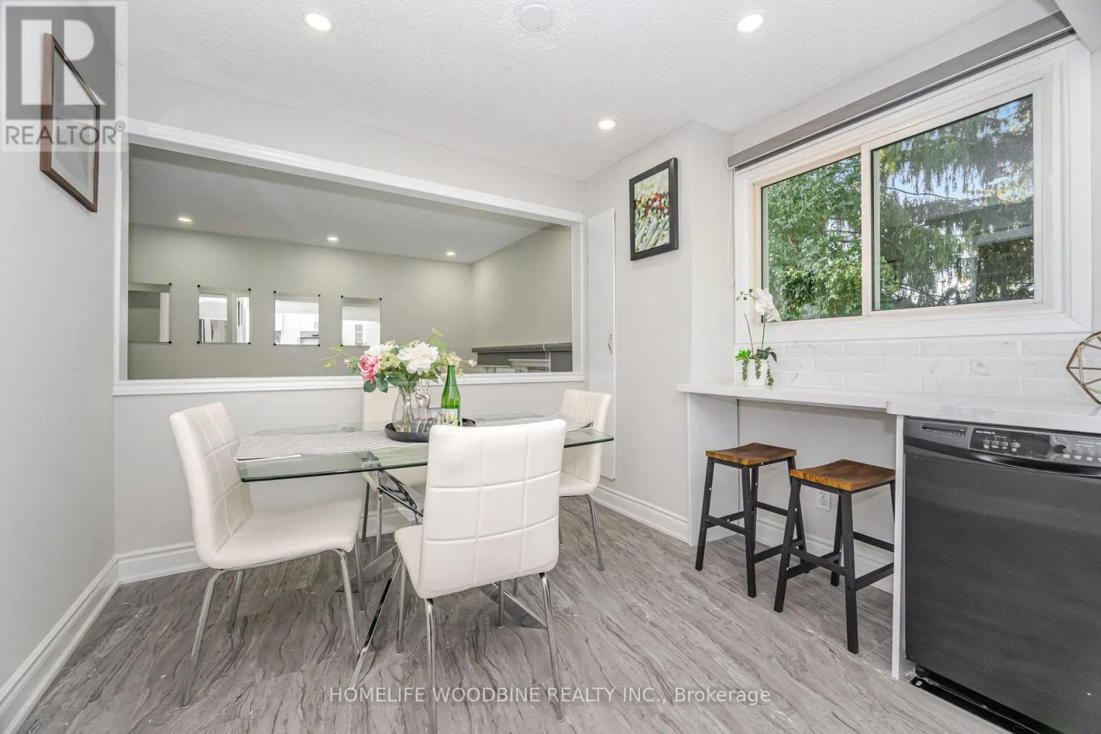 22 HIGHVIEW TRAIL