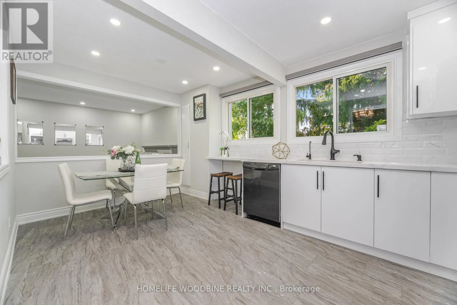 22 HIGHVIEW TRAIL