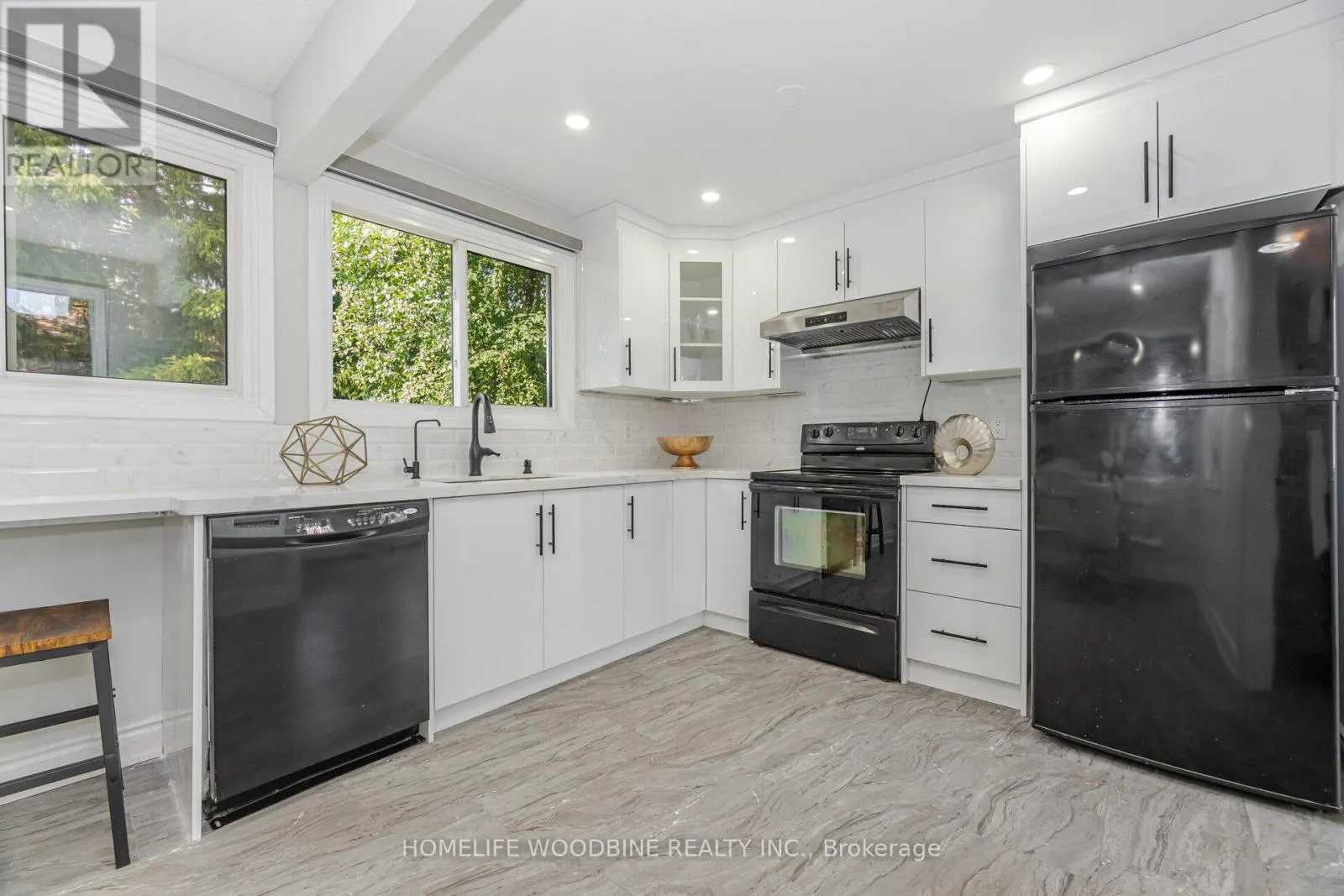 22 HIGHVIEW TRAIL