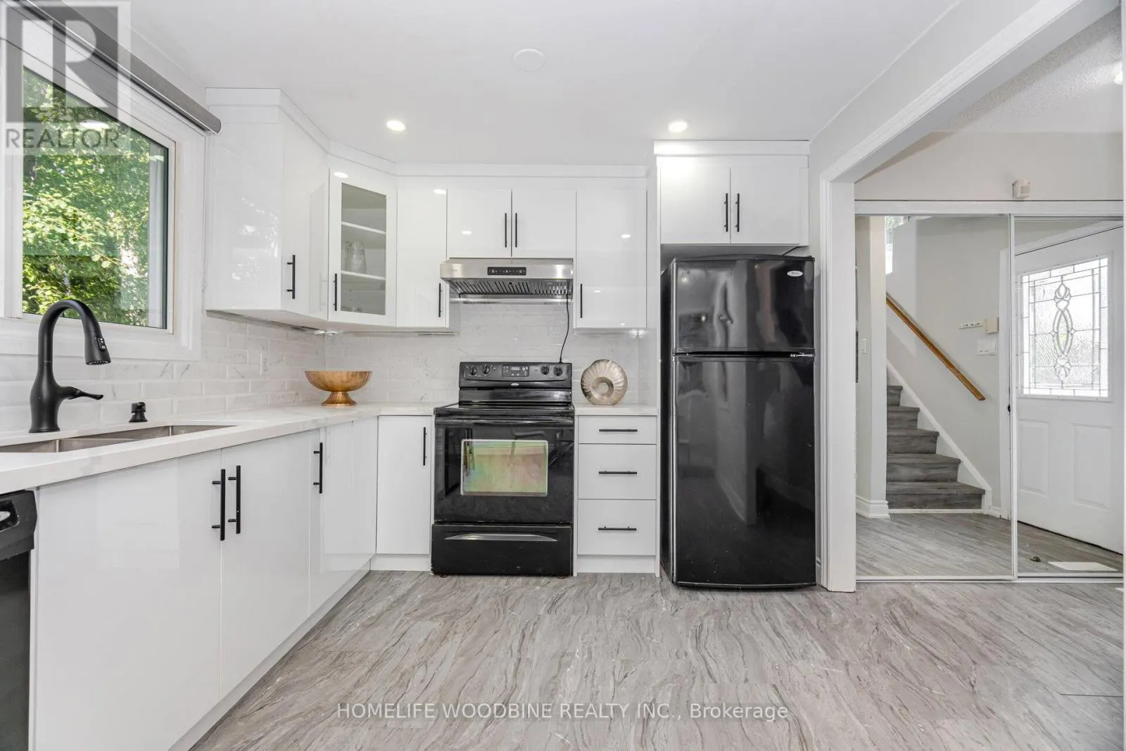 22 HIGHVIEW TRAIL