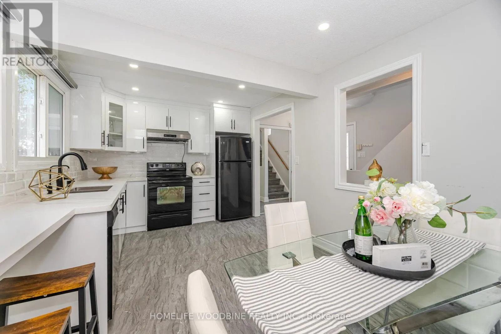 22 HIGHVIEW TRAIL