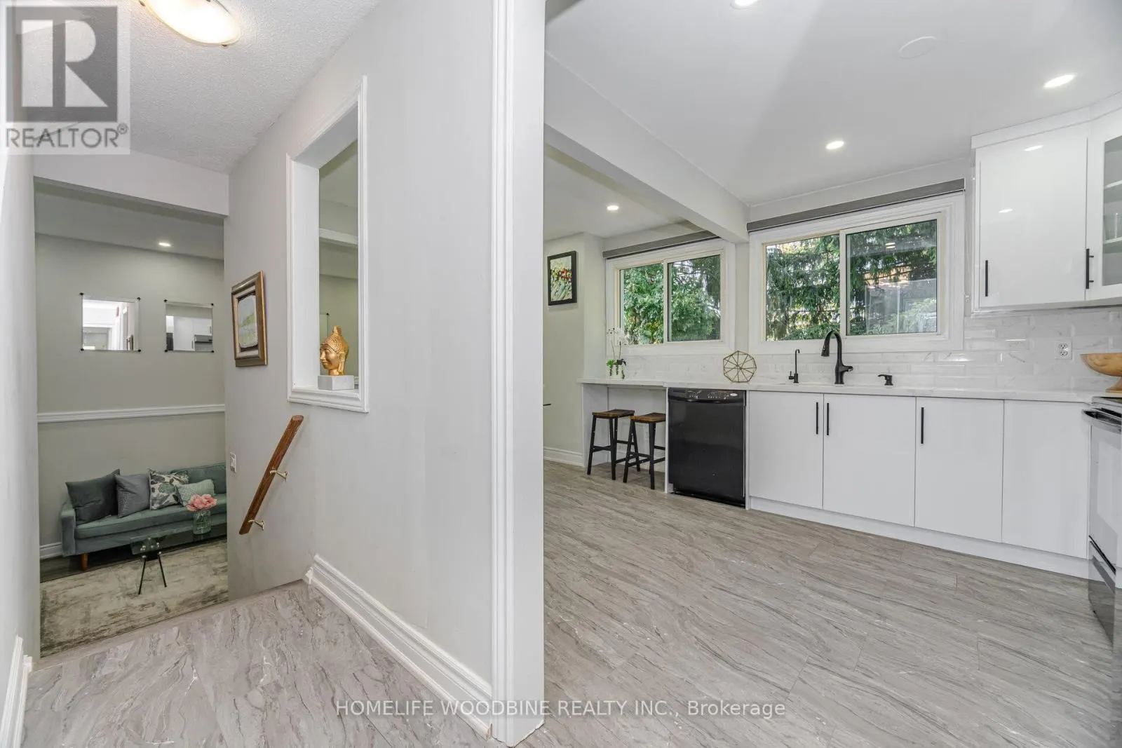 22 HIGHVIEW TRAIL