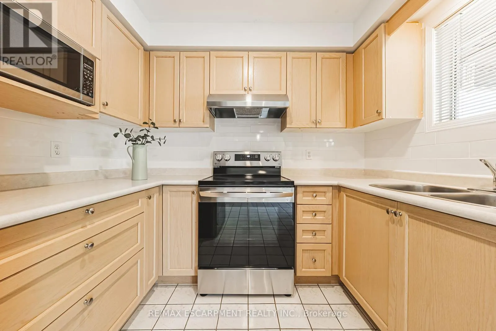 12 SUMMERFIELD CRESCENT