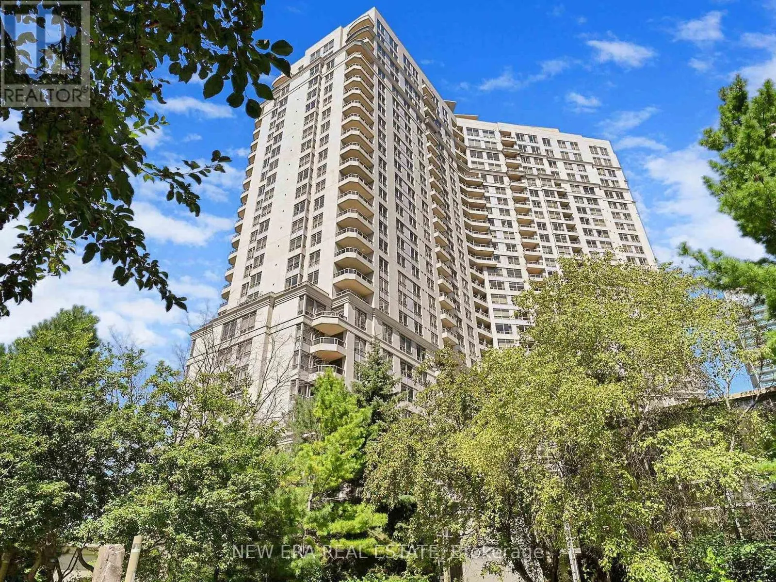 923 - 3888 DUKE OF YORK BOULEVARD