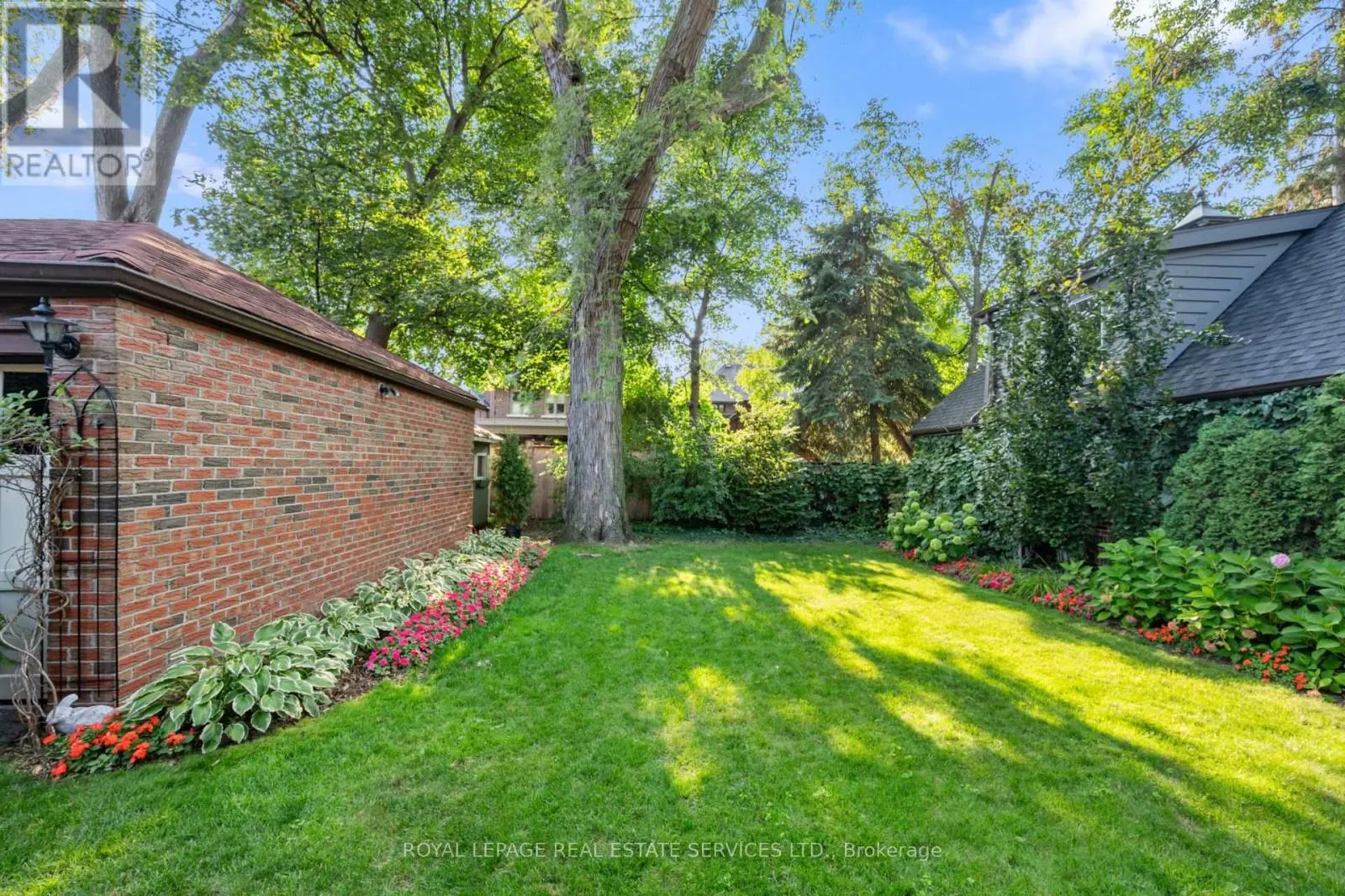 64 GRENVIEW BOULEVARD N