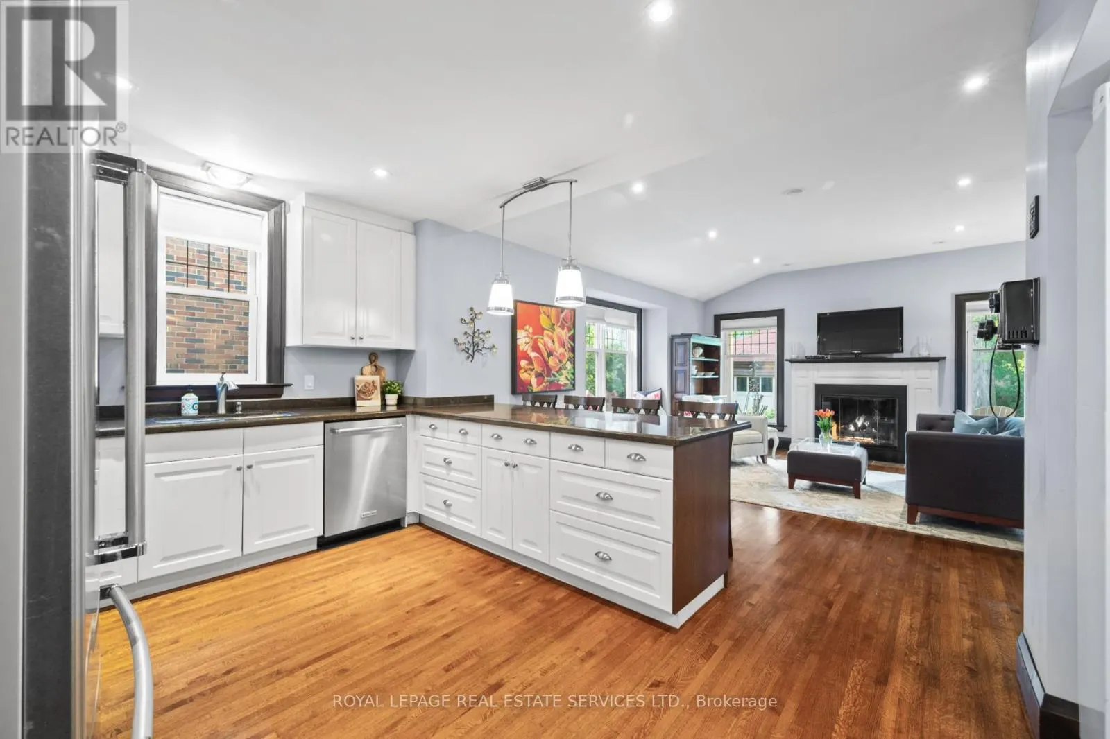 64 GRENVIEW BOULEVARD N