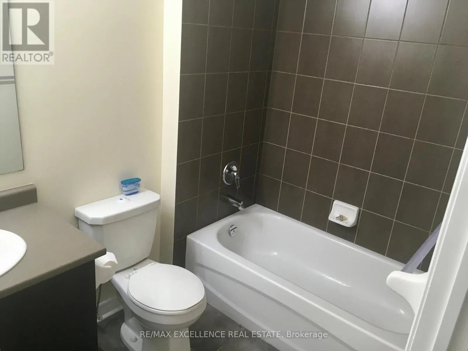 325 - 383 MAIN STREET E