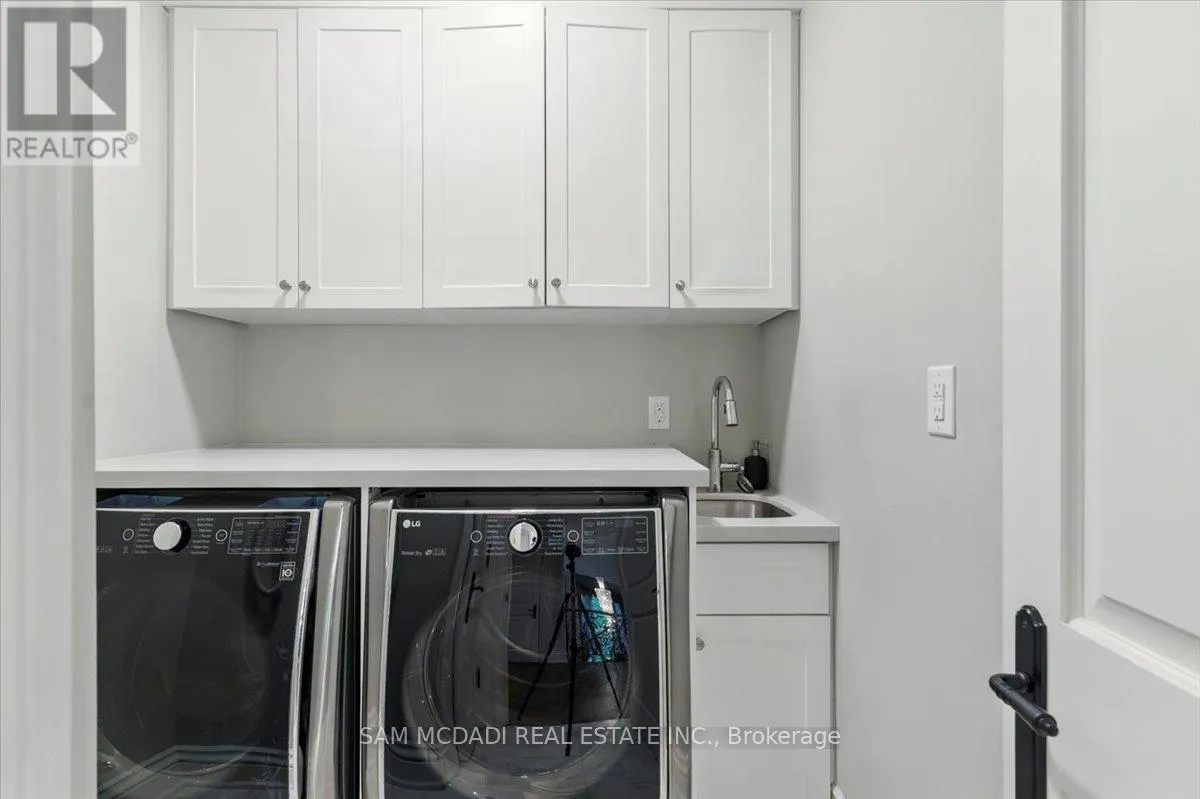 883 PARKLAND AVENUE