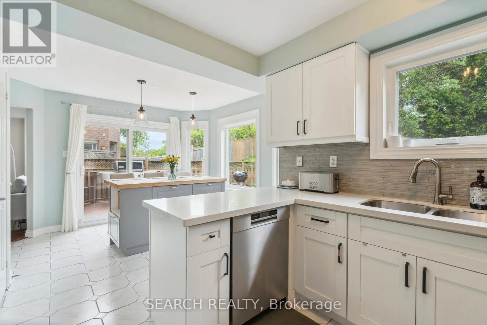 1150 QUEEN STREET W