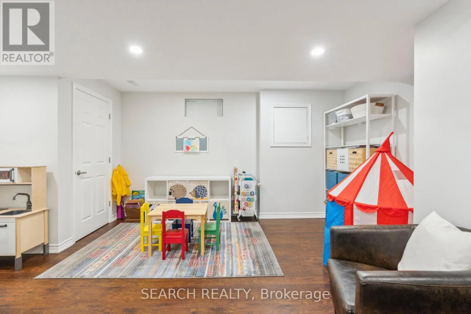 1150 QUEEN STREET W