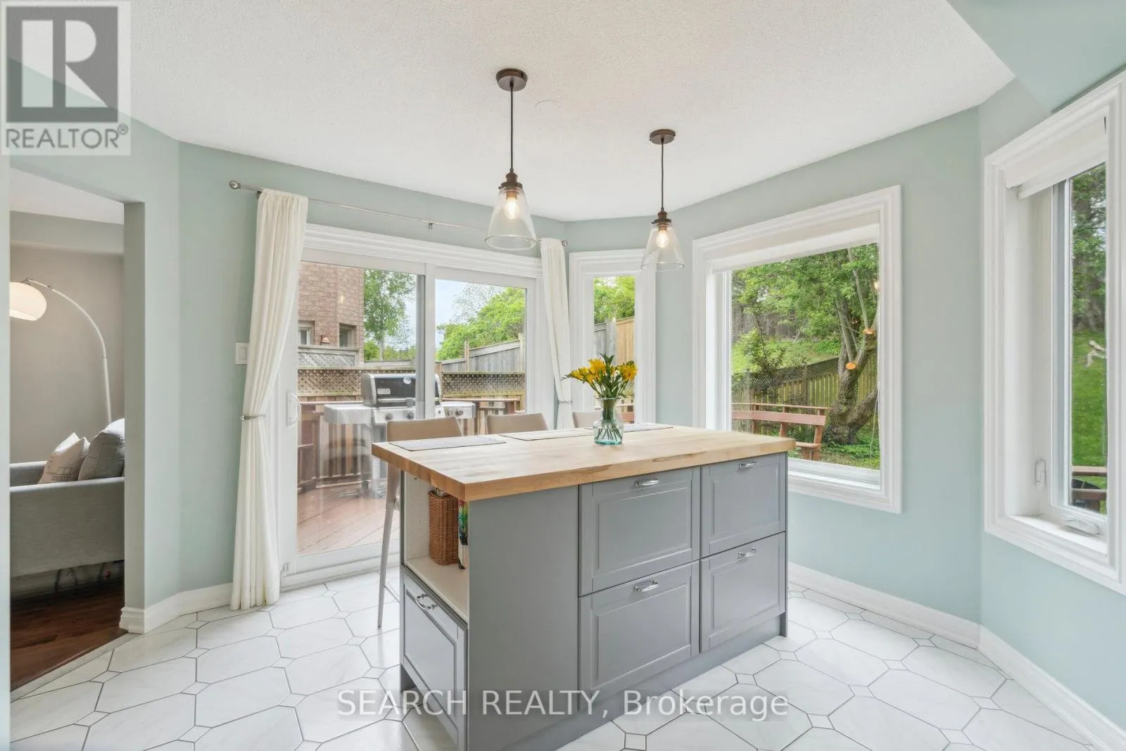 1150 QUEEN STREET W