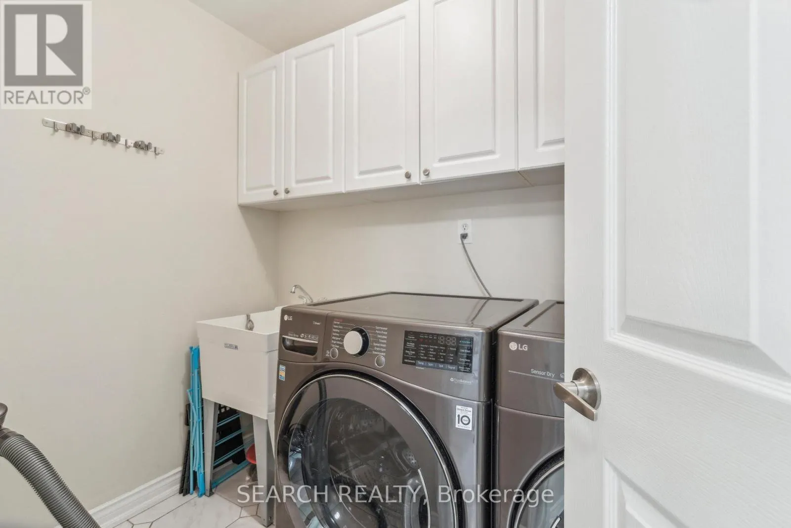 1150 QUEEN STREET W