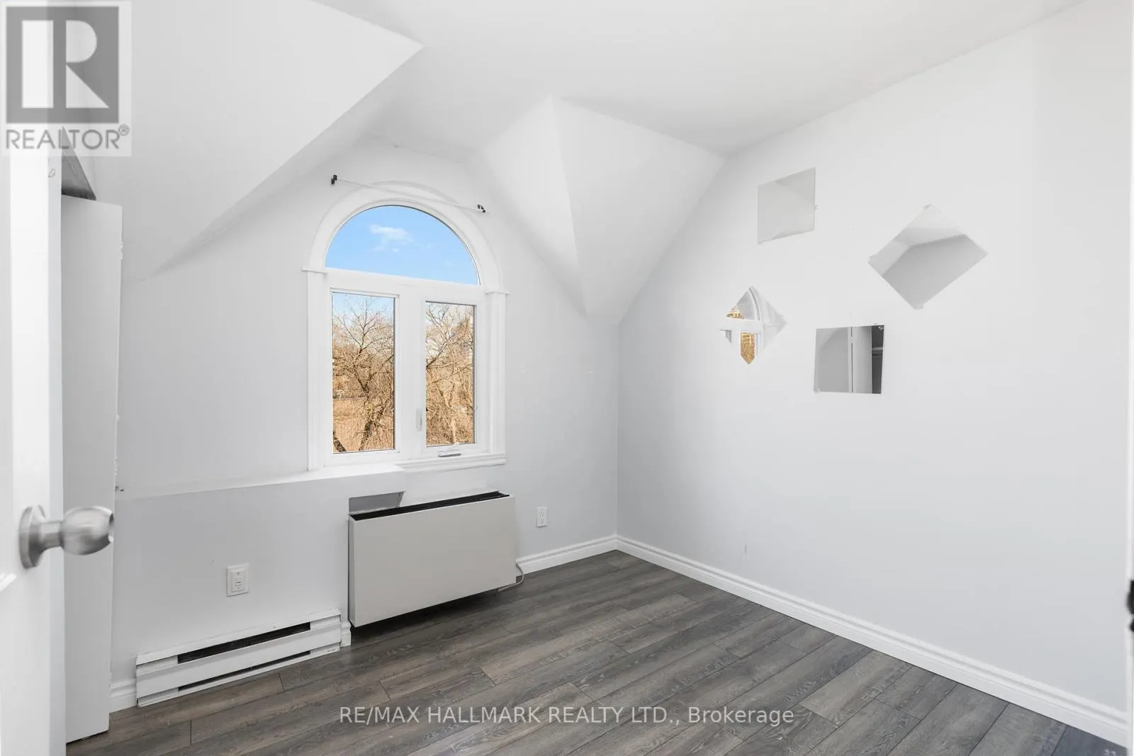 30 - 1250 KING STREET W