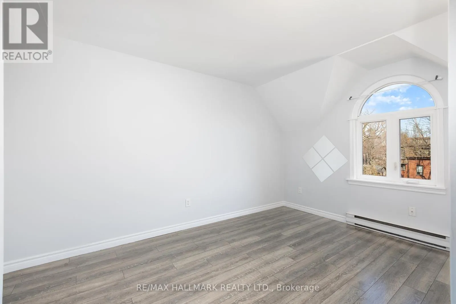 30 - 1250 KING STREET W
