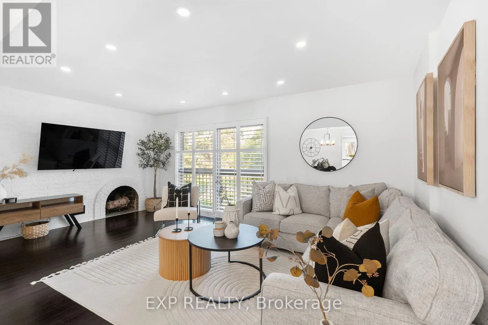 21 - 6855 GLEN ERIN DRIVE