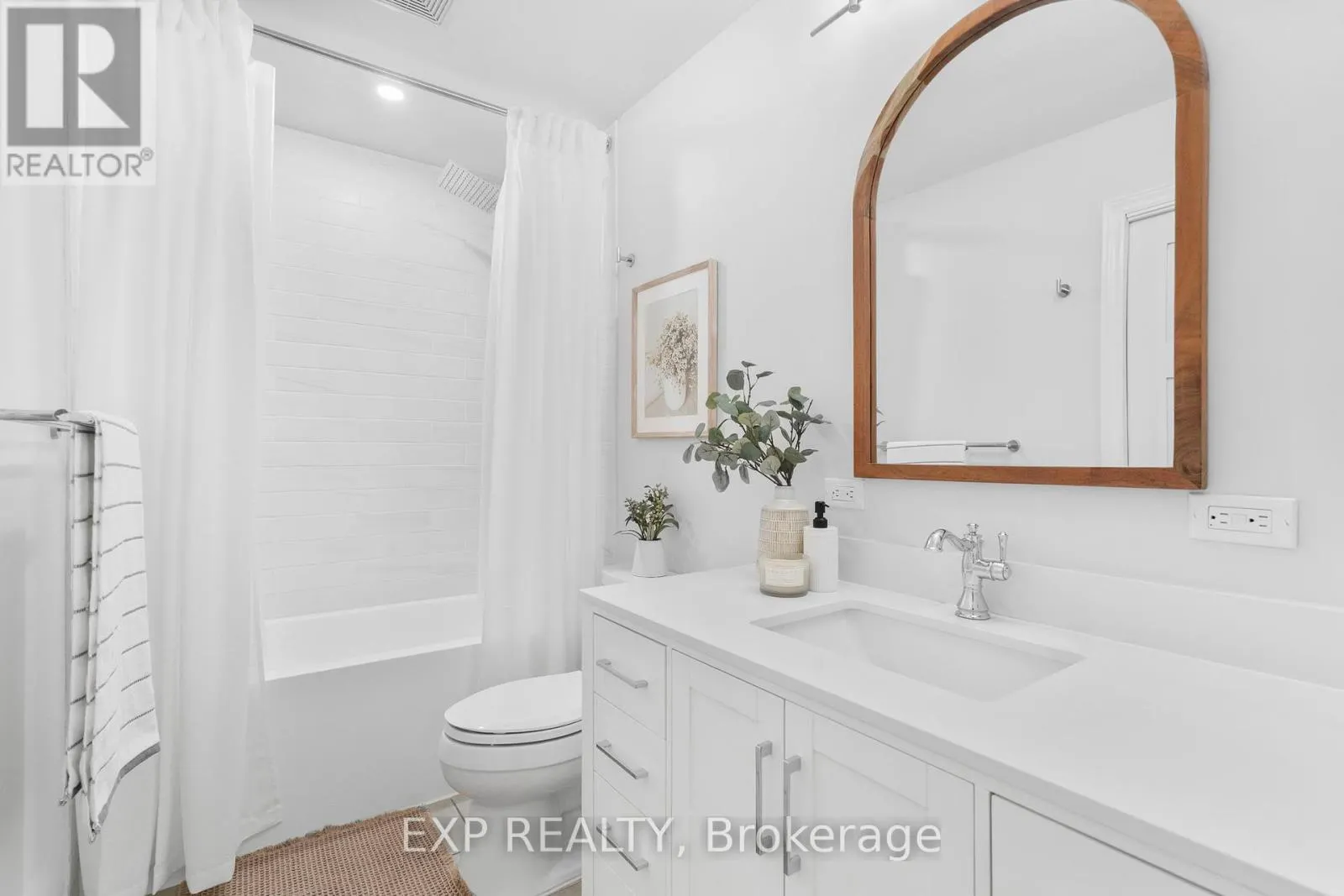 21 - 6855 GLEN ERIN DRIVE