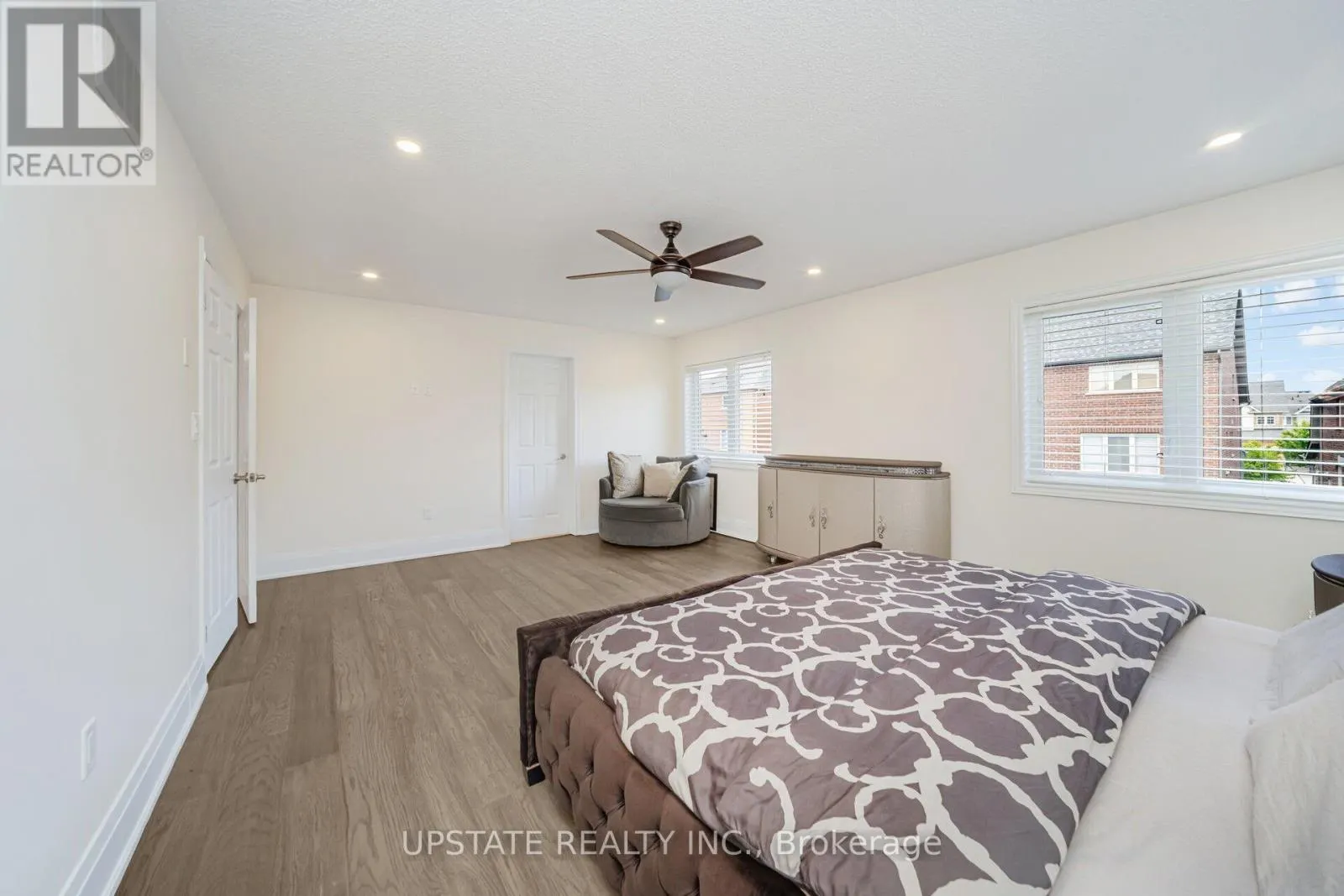 32 COTTONFIELD CIRCLE