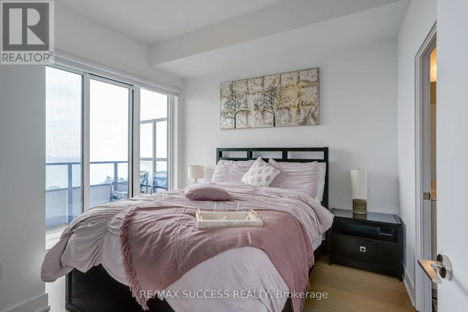 1807 - 20 SHORE BREEZE AVENUE