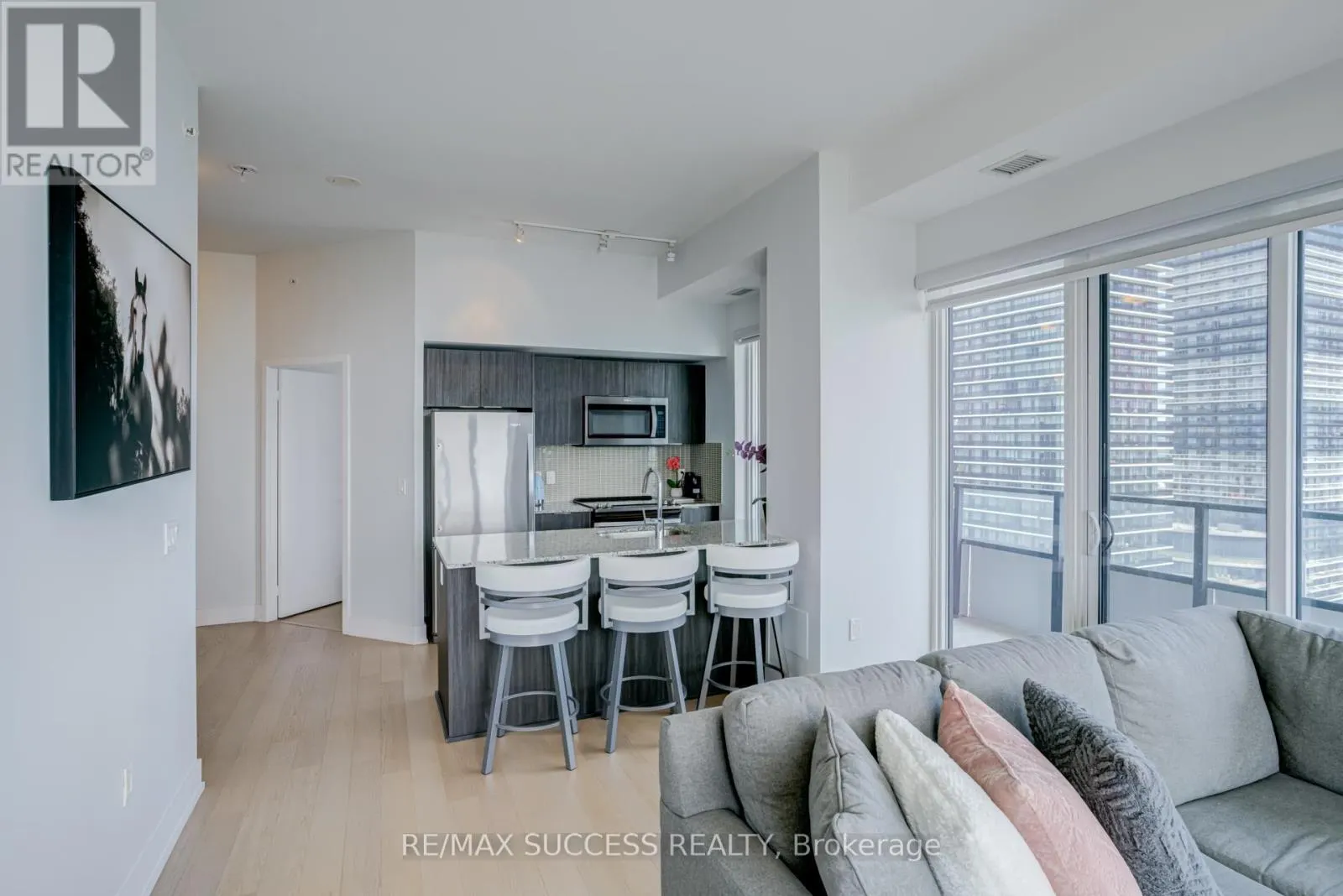 1807 - 20 SHORE BREEZE AVENUE