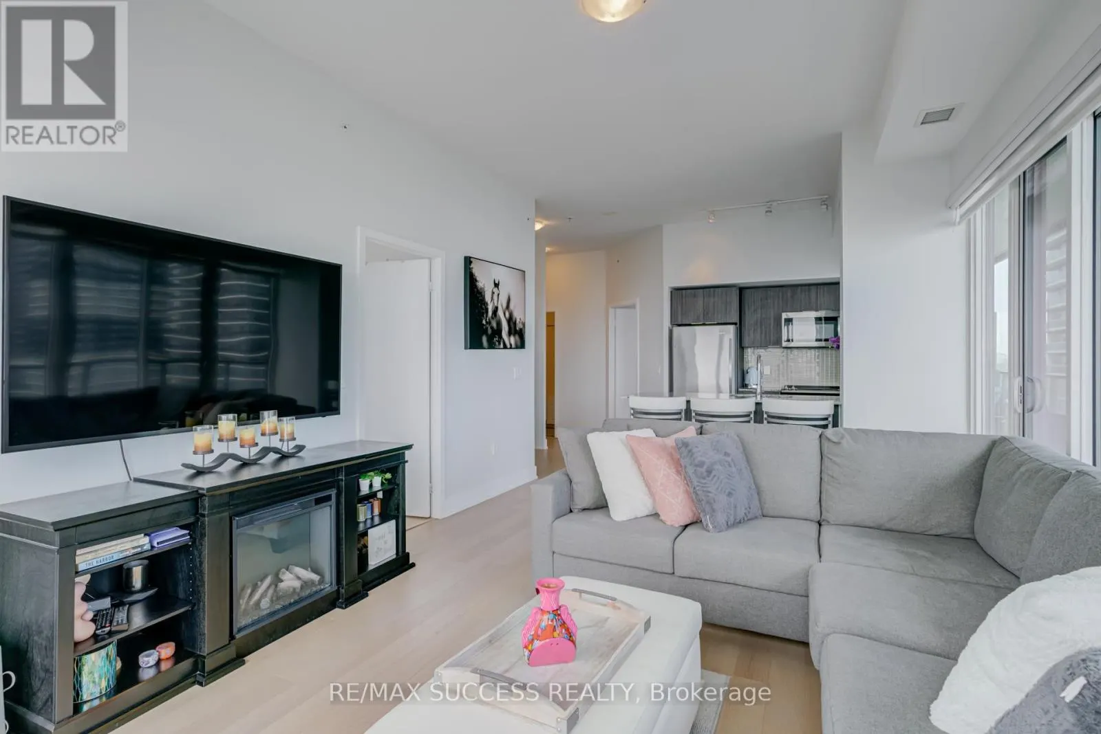 1807 - 20 SHORE BREEZE AVENUE