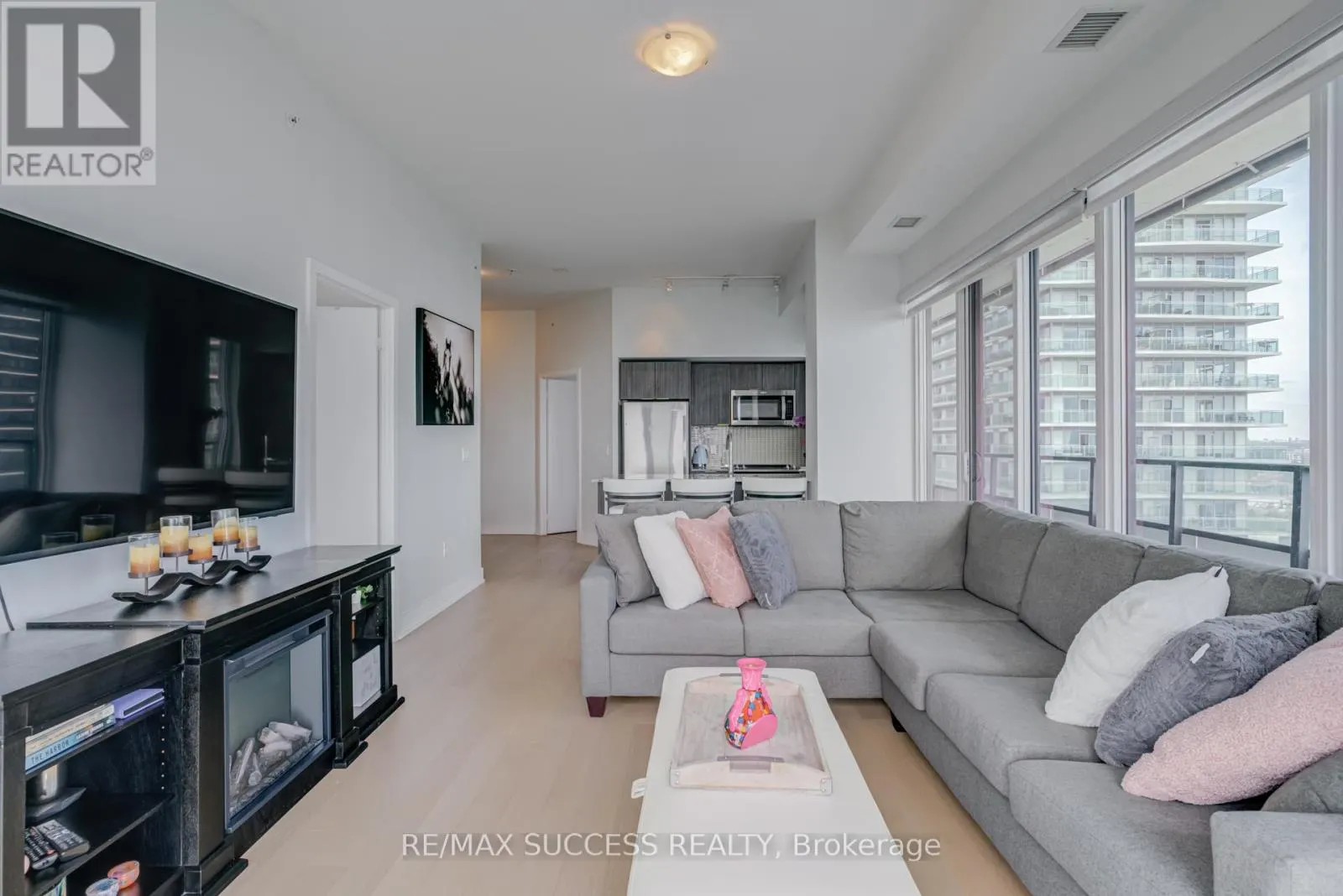 1807 - 20 SHORE BREEZE AVENUE