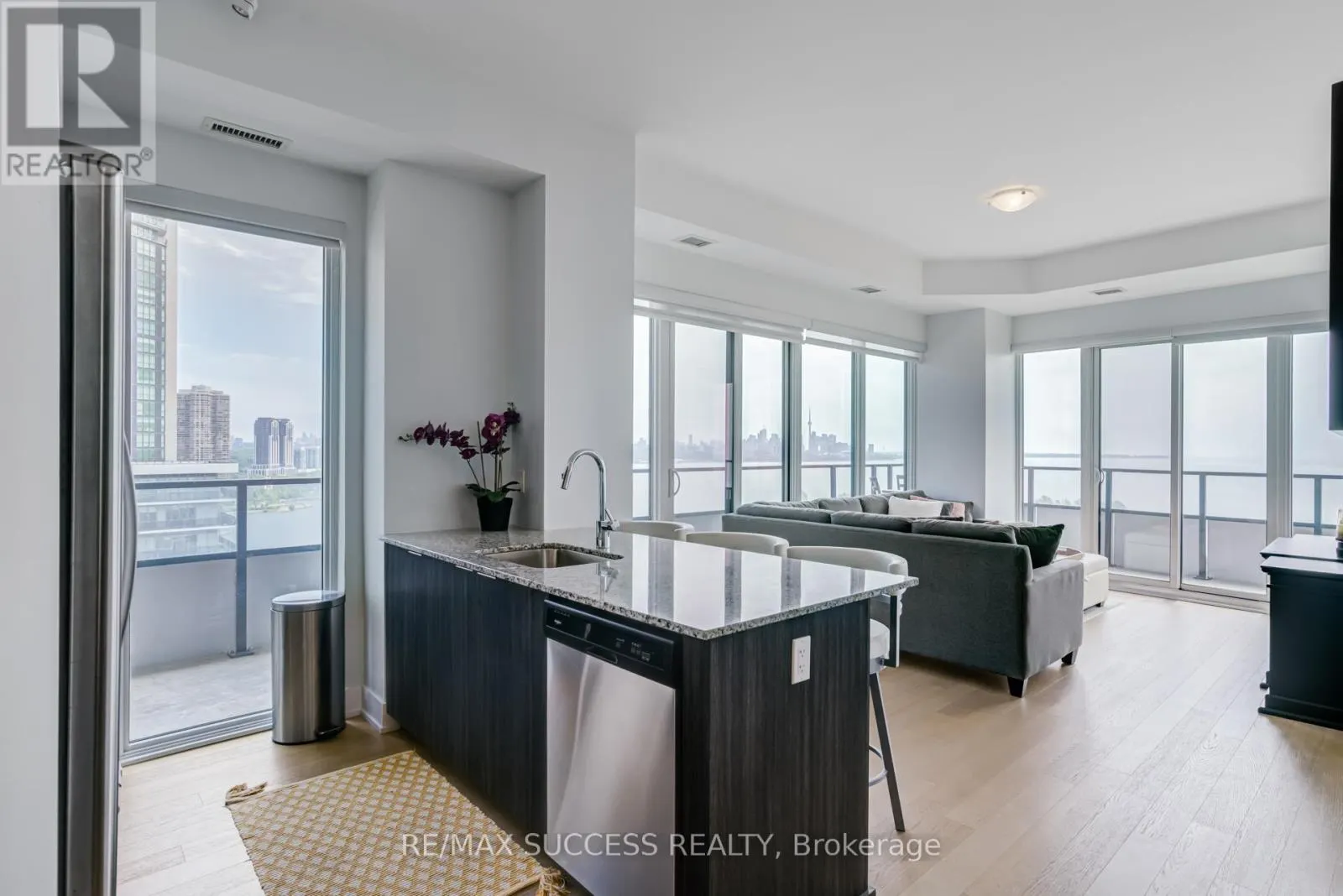 1807 - 20 SHORE BREEZE AVENUE