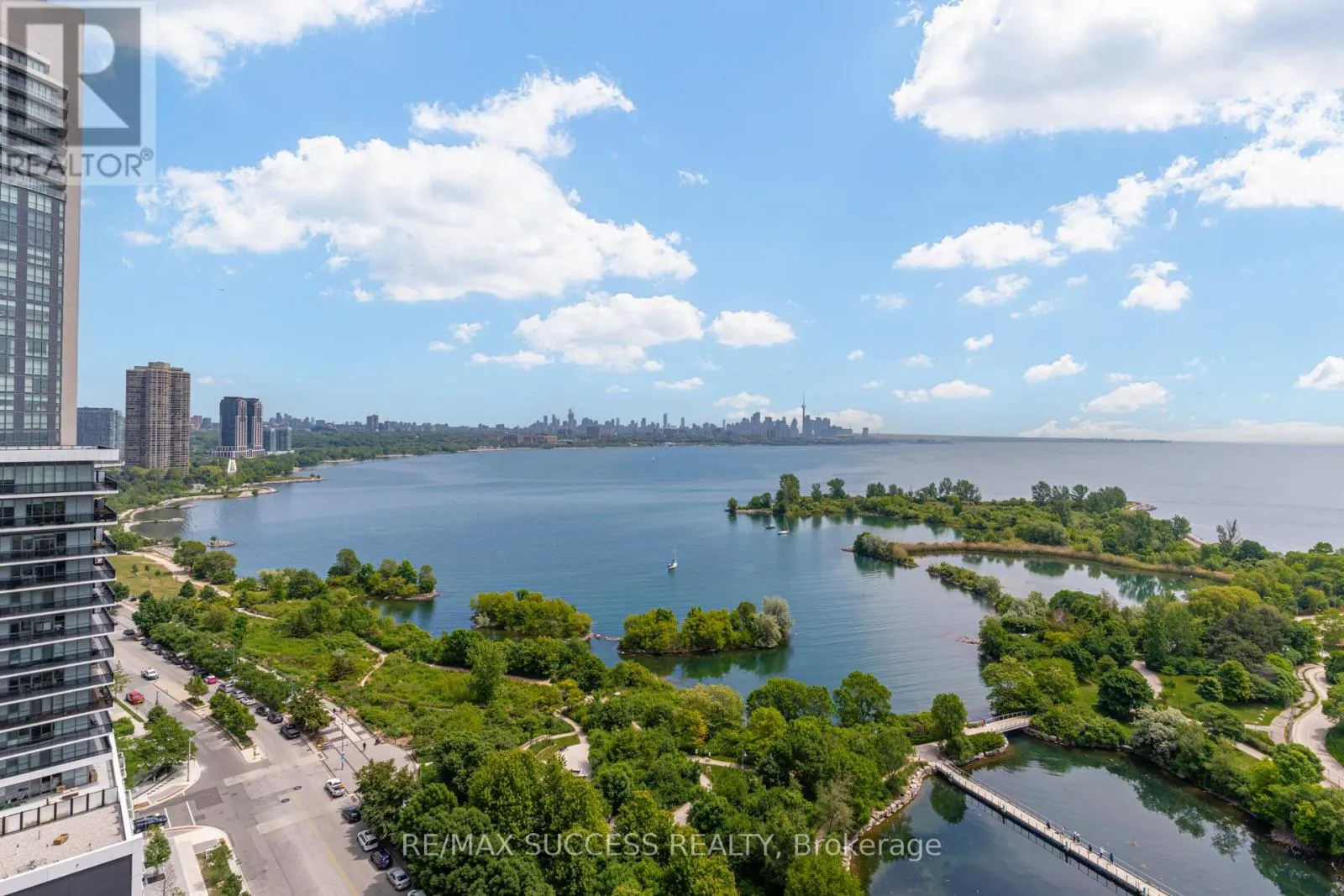1807 - 20 SHORE BREEZE AVENUE