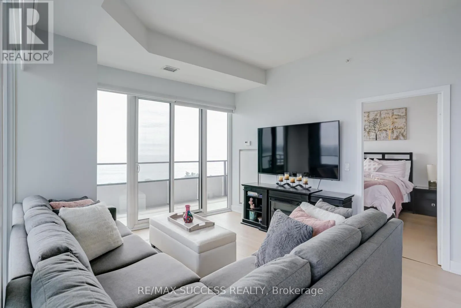 1807 - 20 SHORE BREEZE AVENUE