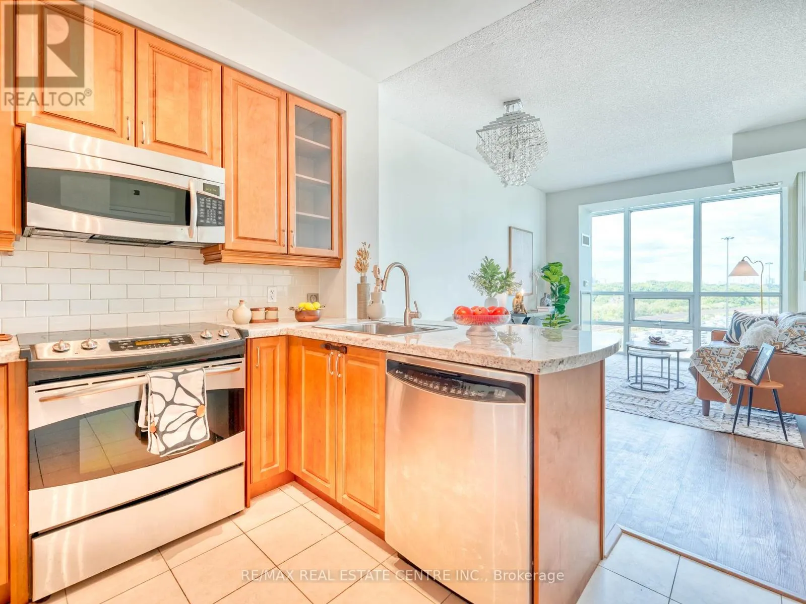 808 - 1900 LAKE SHORE BOULEVARD W