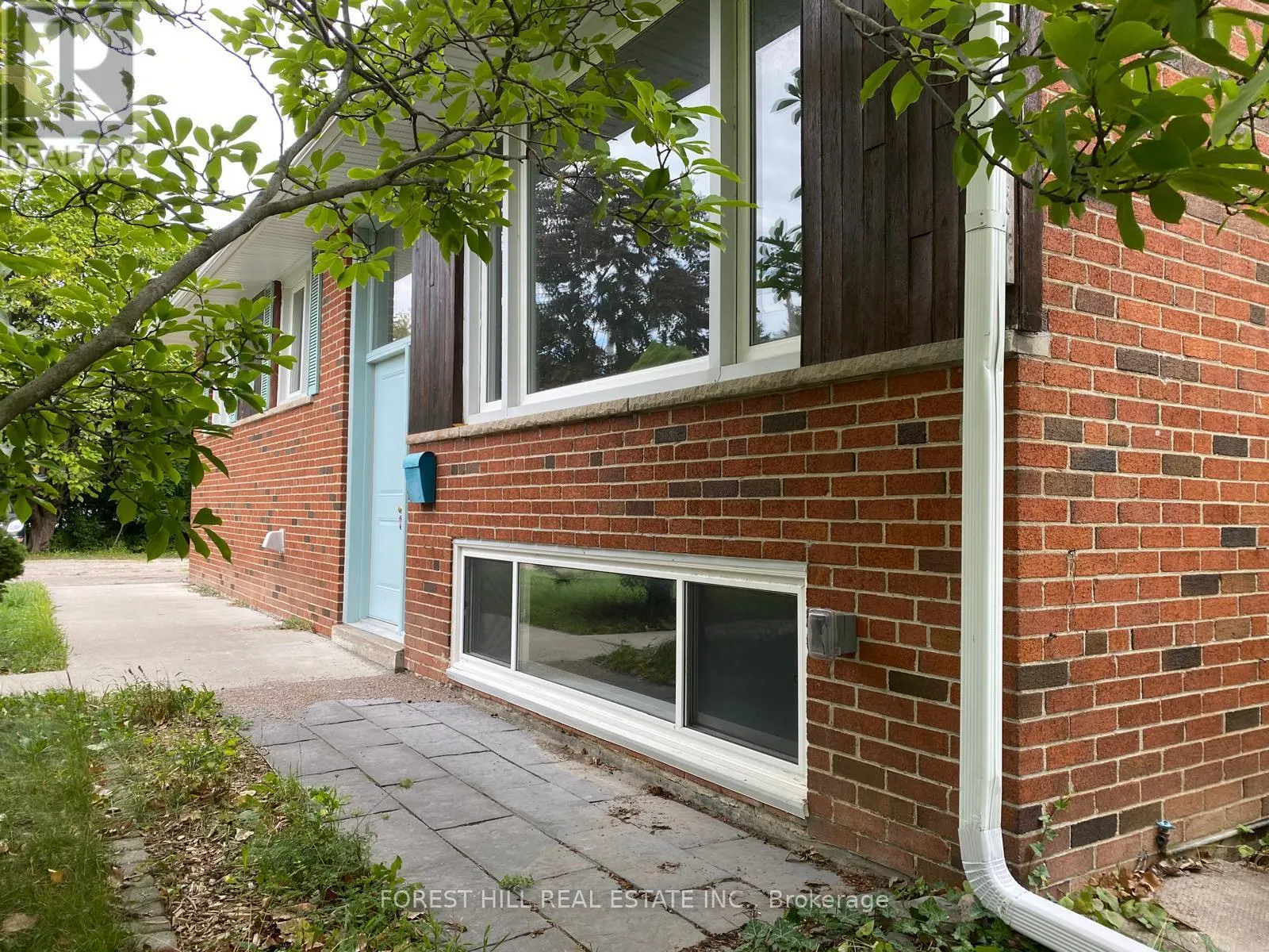 UPPER - 1665 KIPLING AVENUE
