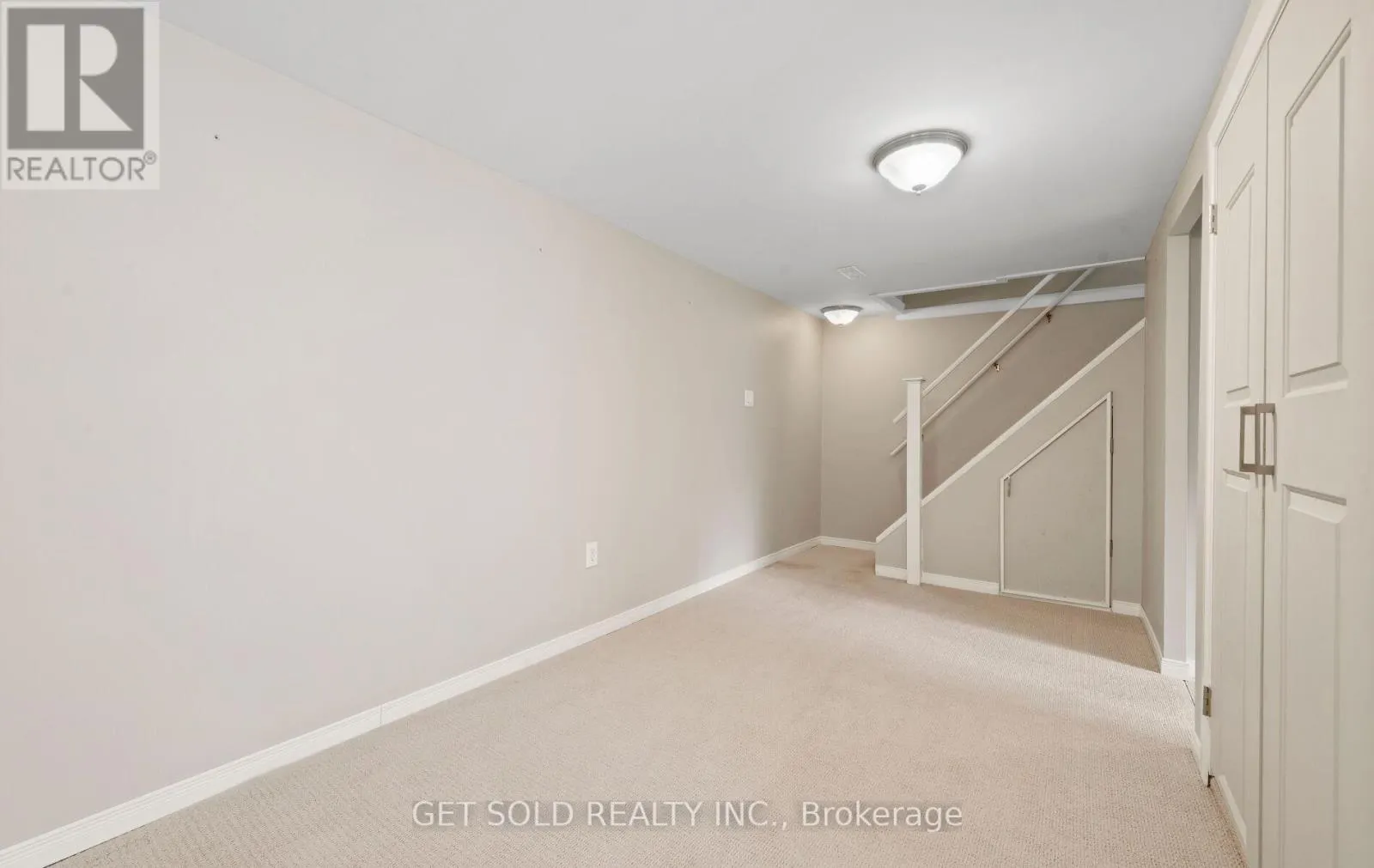 54 RINGWAY CRESCENT