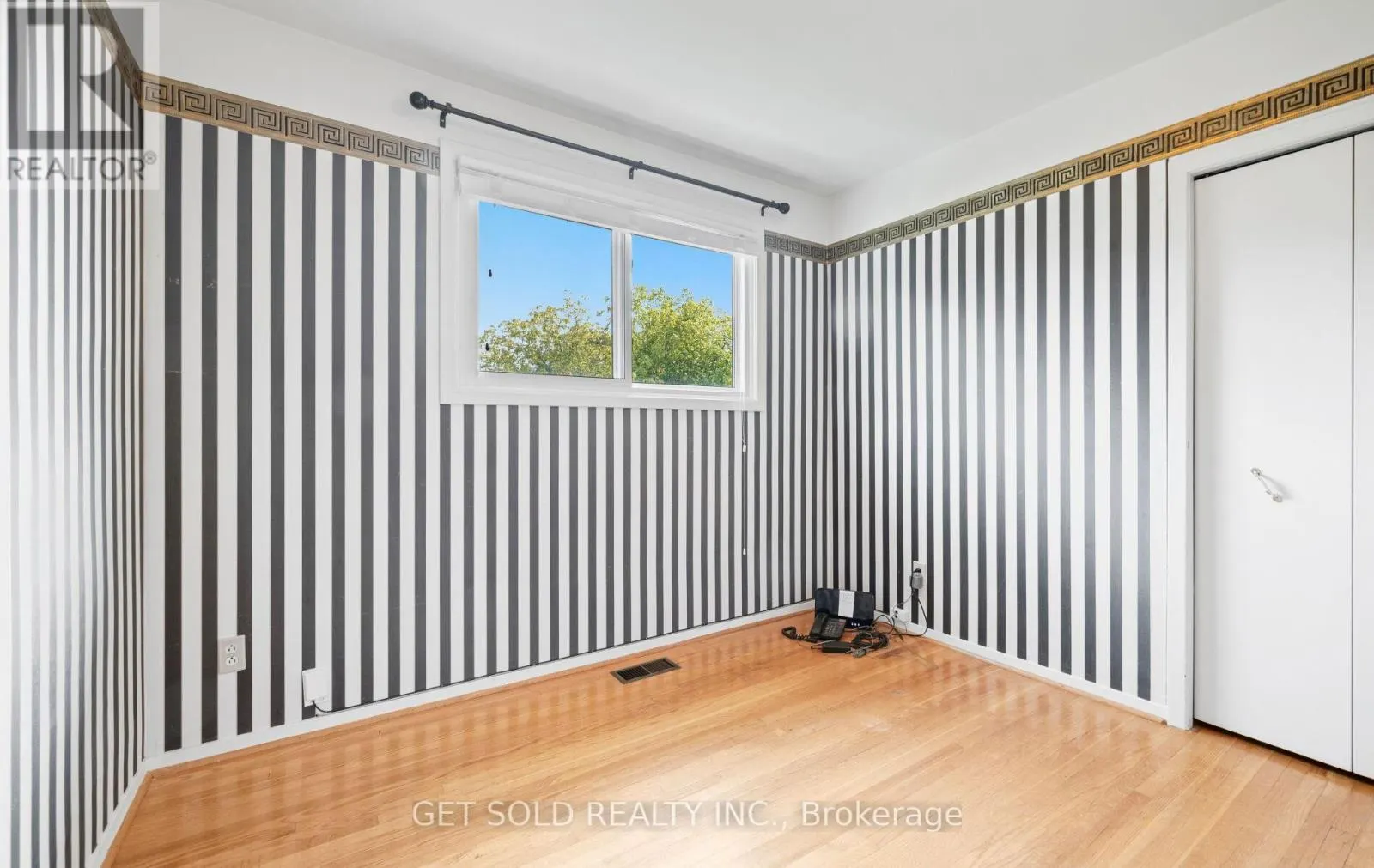 54 RINGWAY CRESCENT