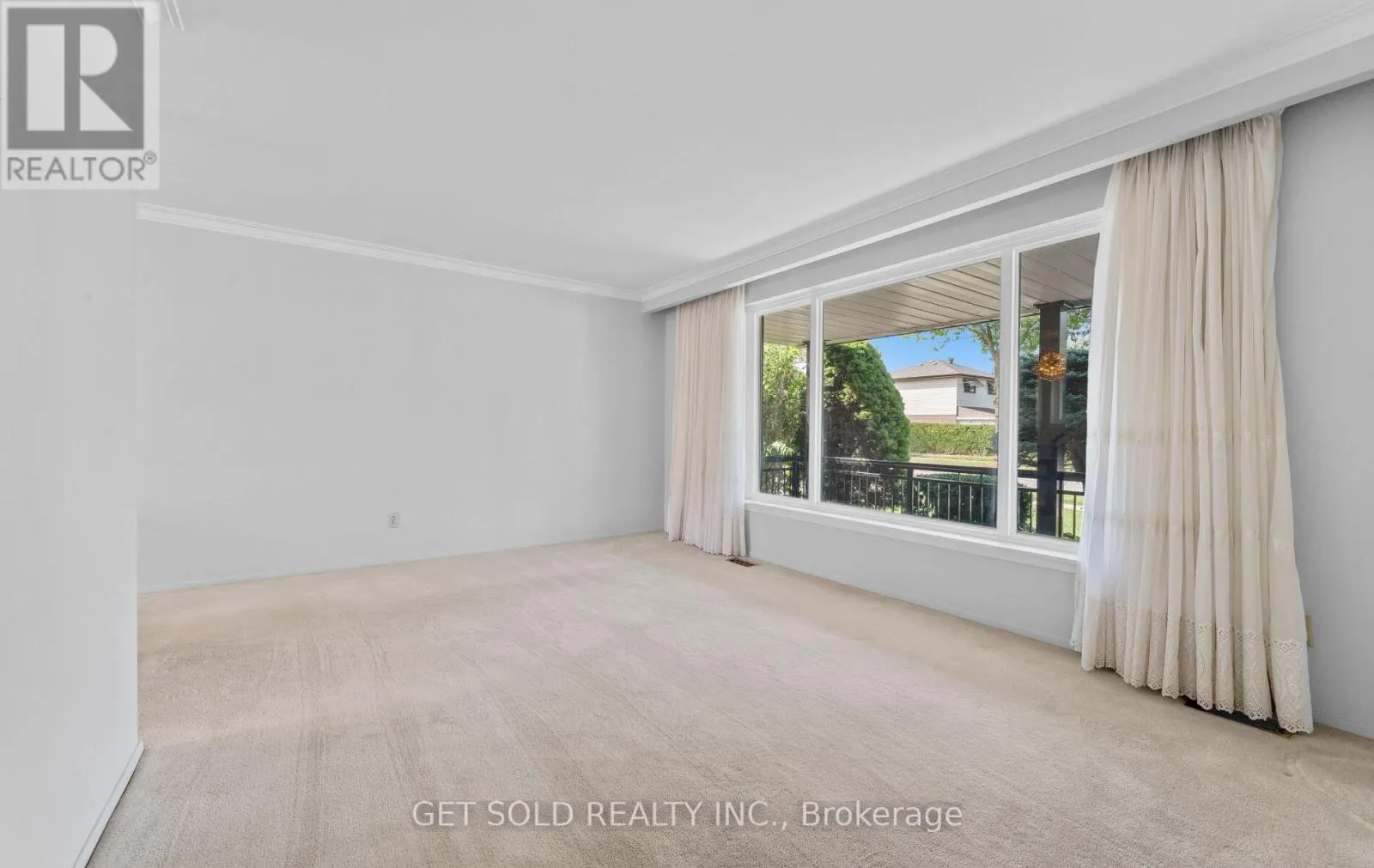 54 RINGWAY CRESCENT