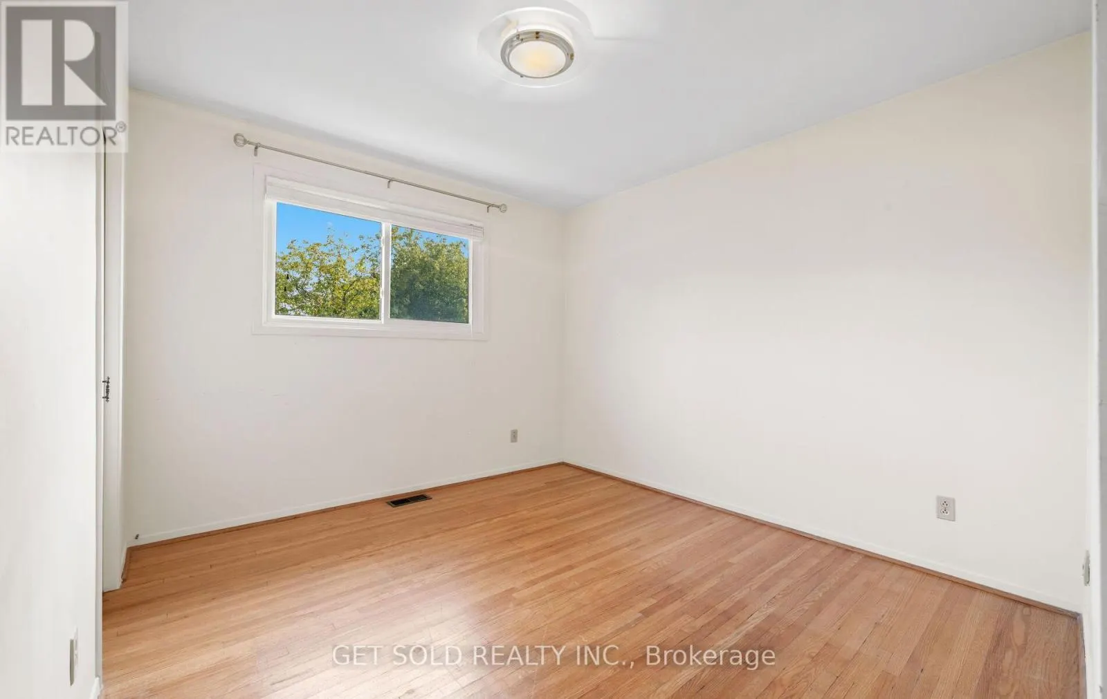 54 RINGWAY CRESCENT