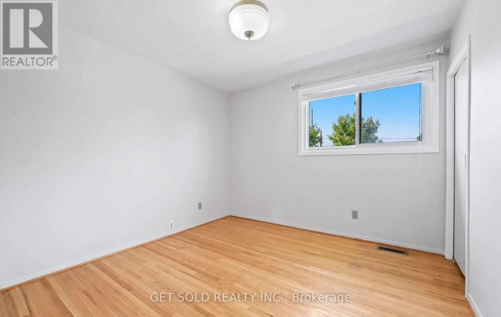 54 RINGWAY CRESCENT