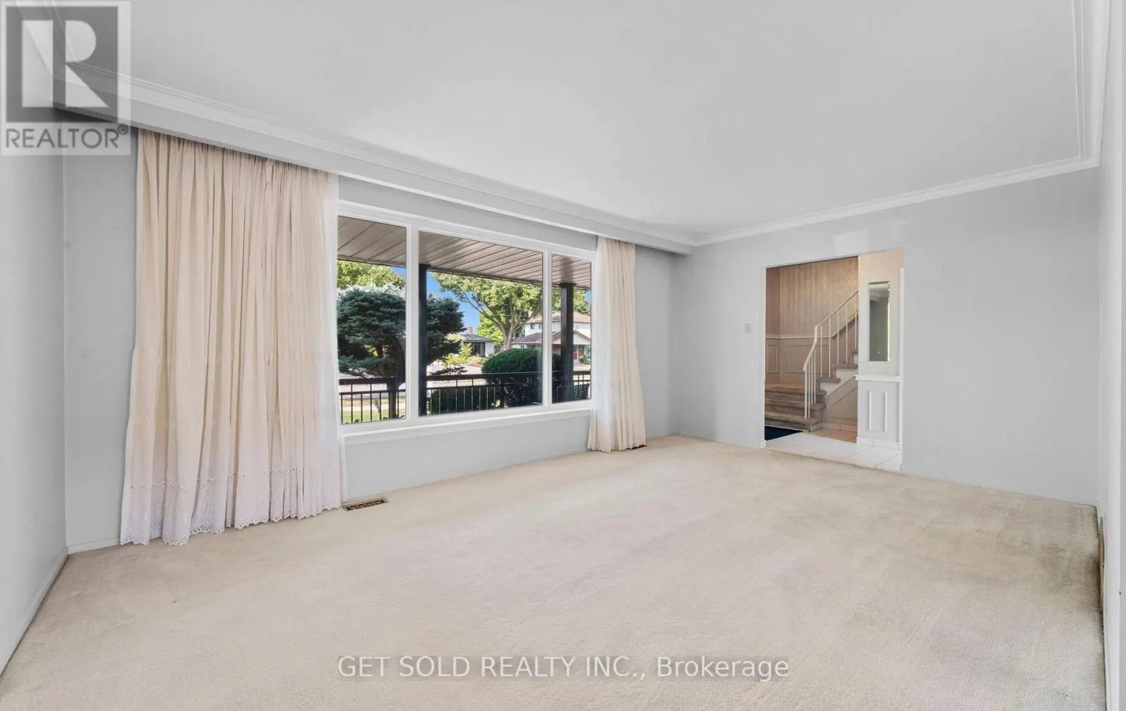 54 RINGWAY CRESCENT